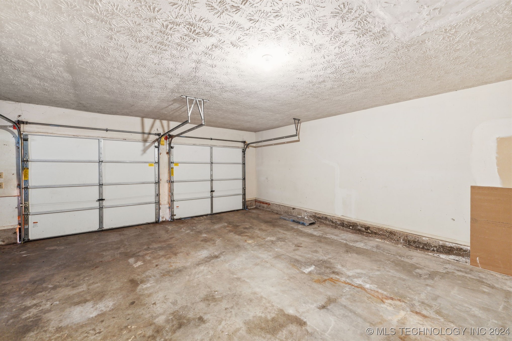 412 Cobblestone Court Property Photo 17