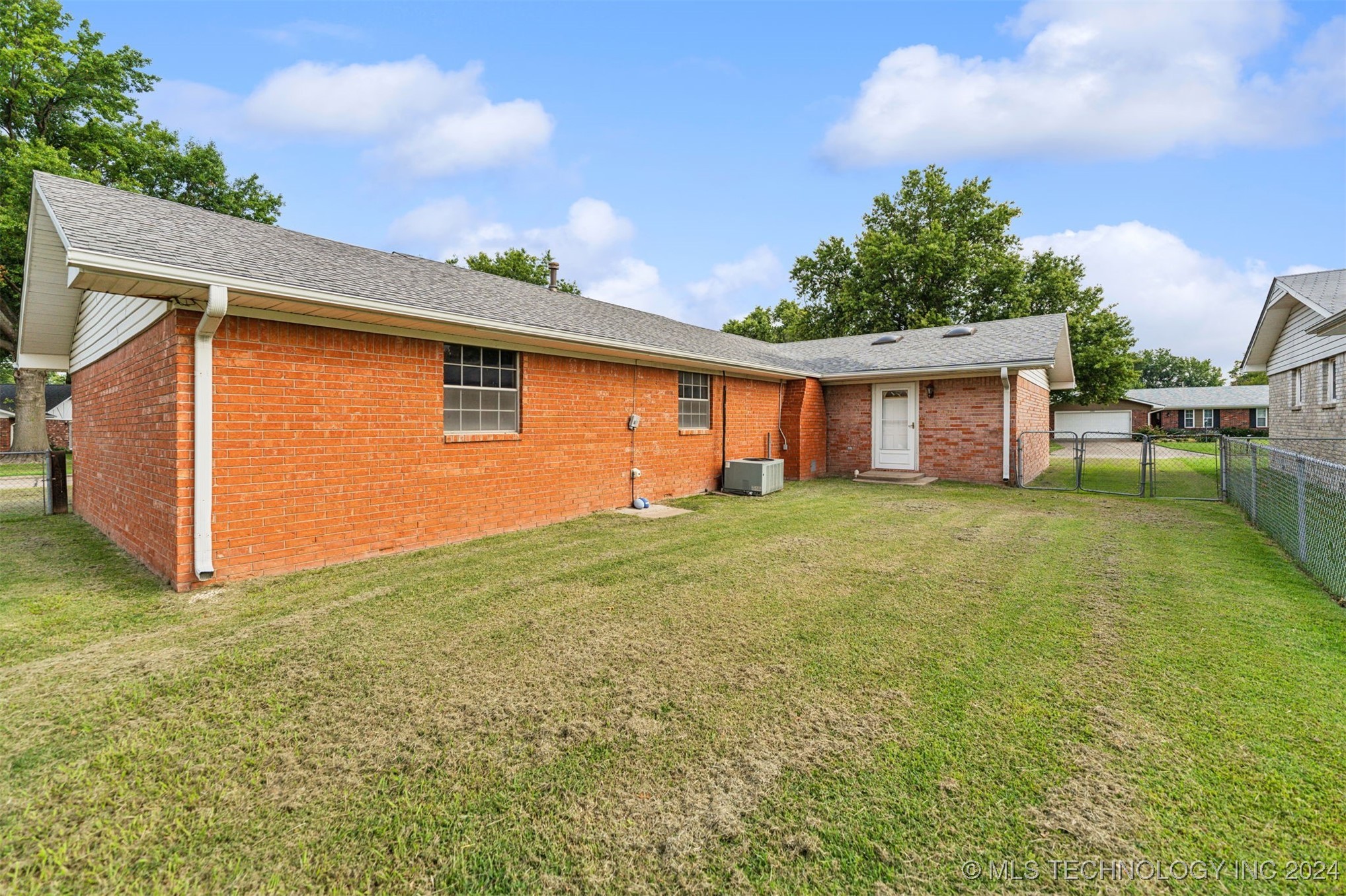 412 Cobblestone Court Property Photo 21