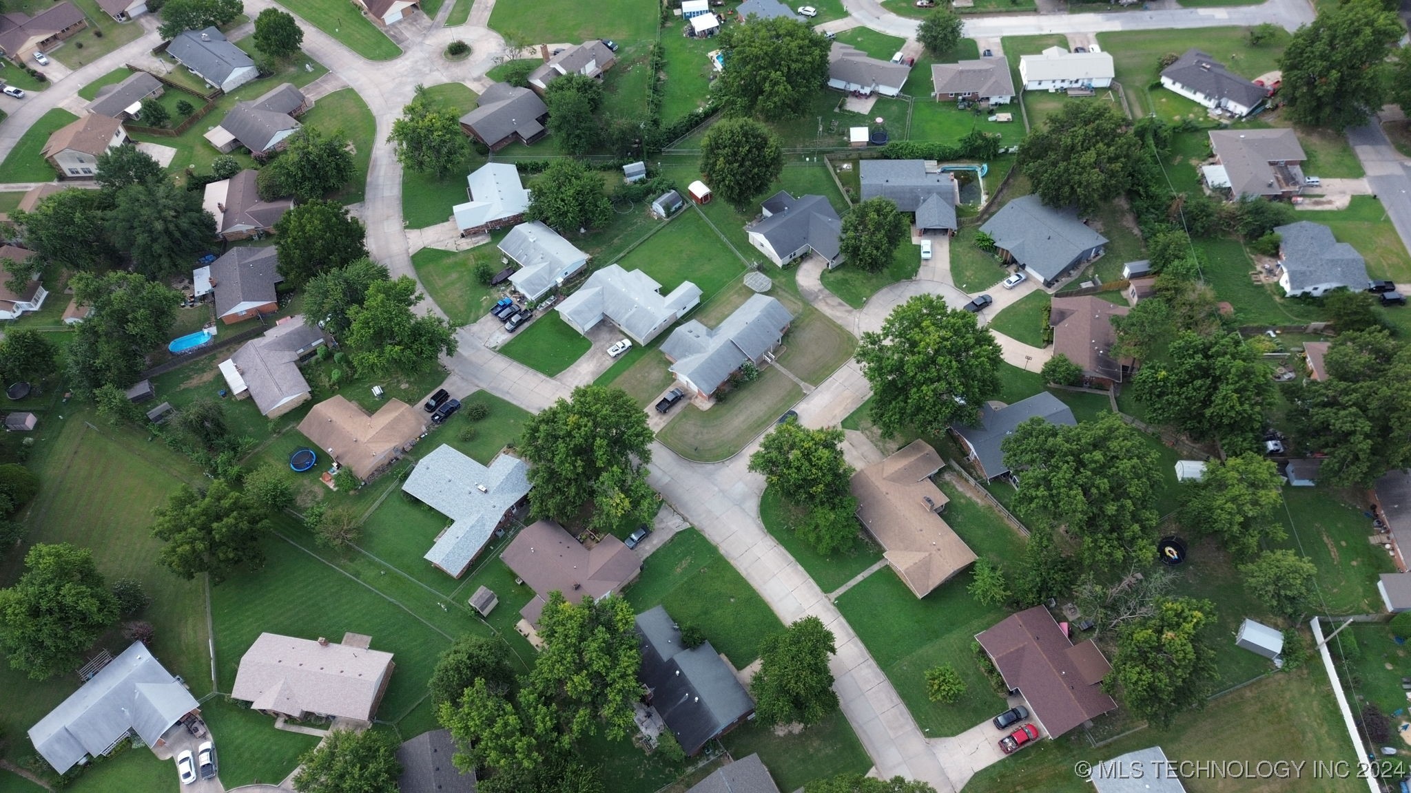 412 Cobblestone Court Property Photo 25