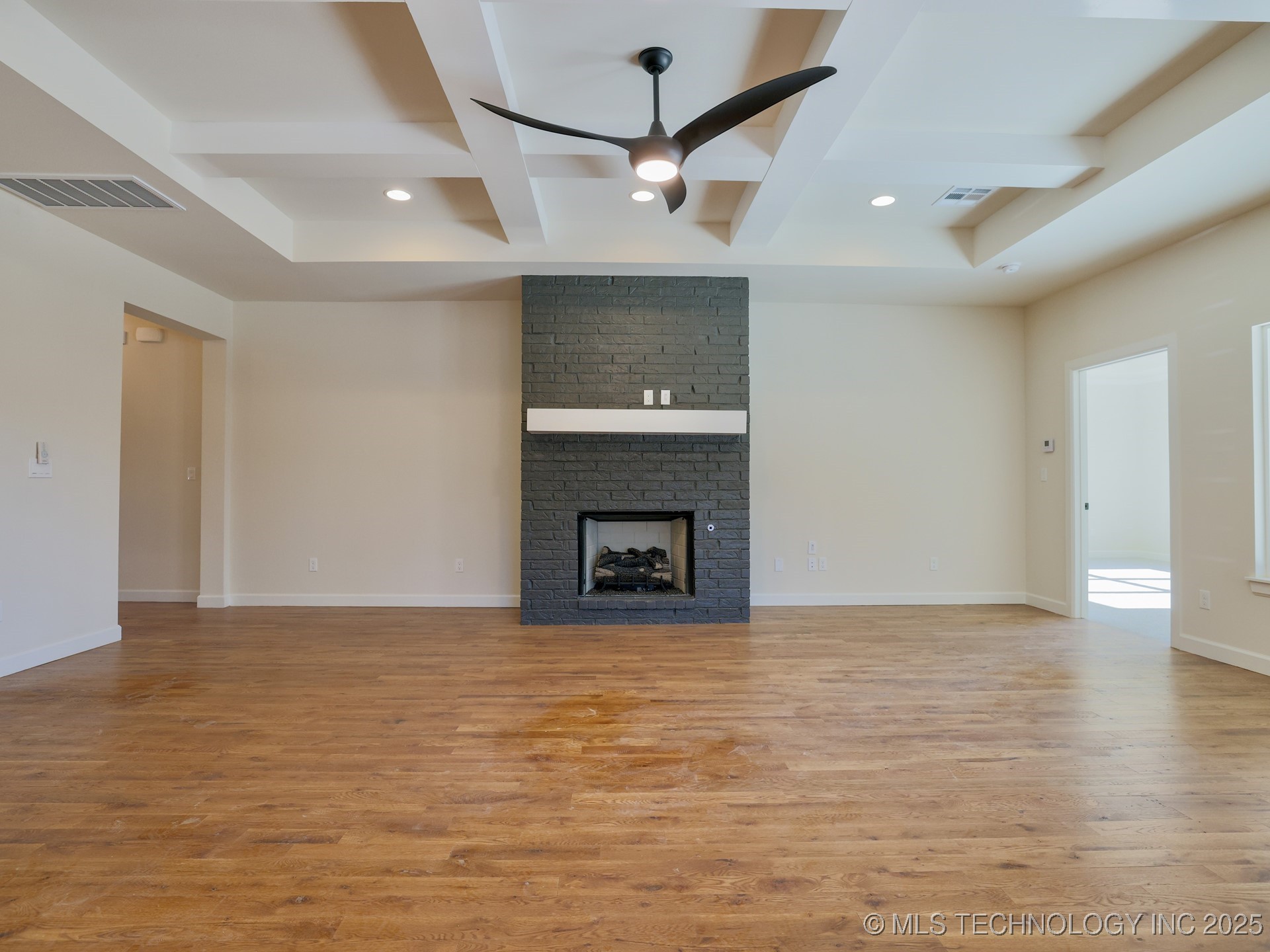 807 E Jacksonville Street Property Photo 5