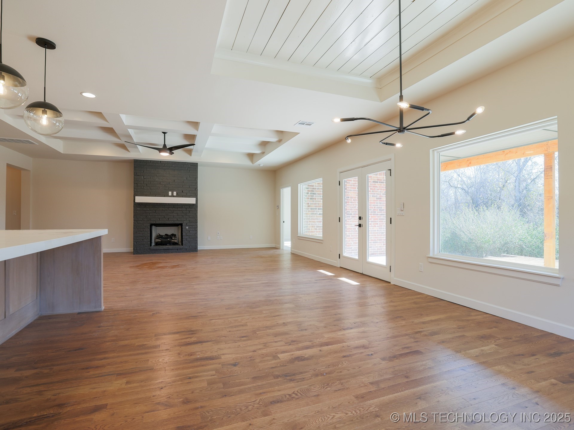 807 E Jacksonville Street Property Photo 6