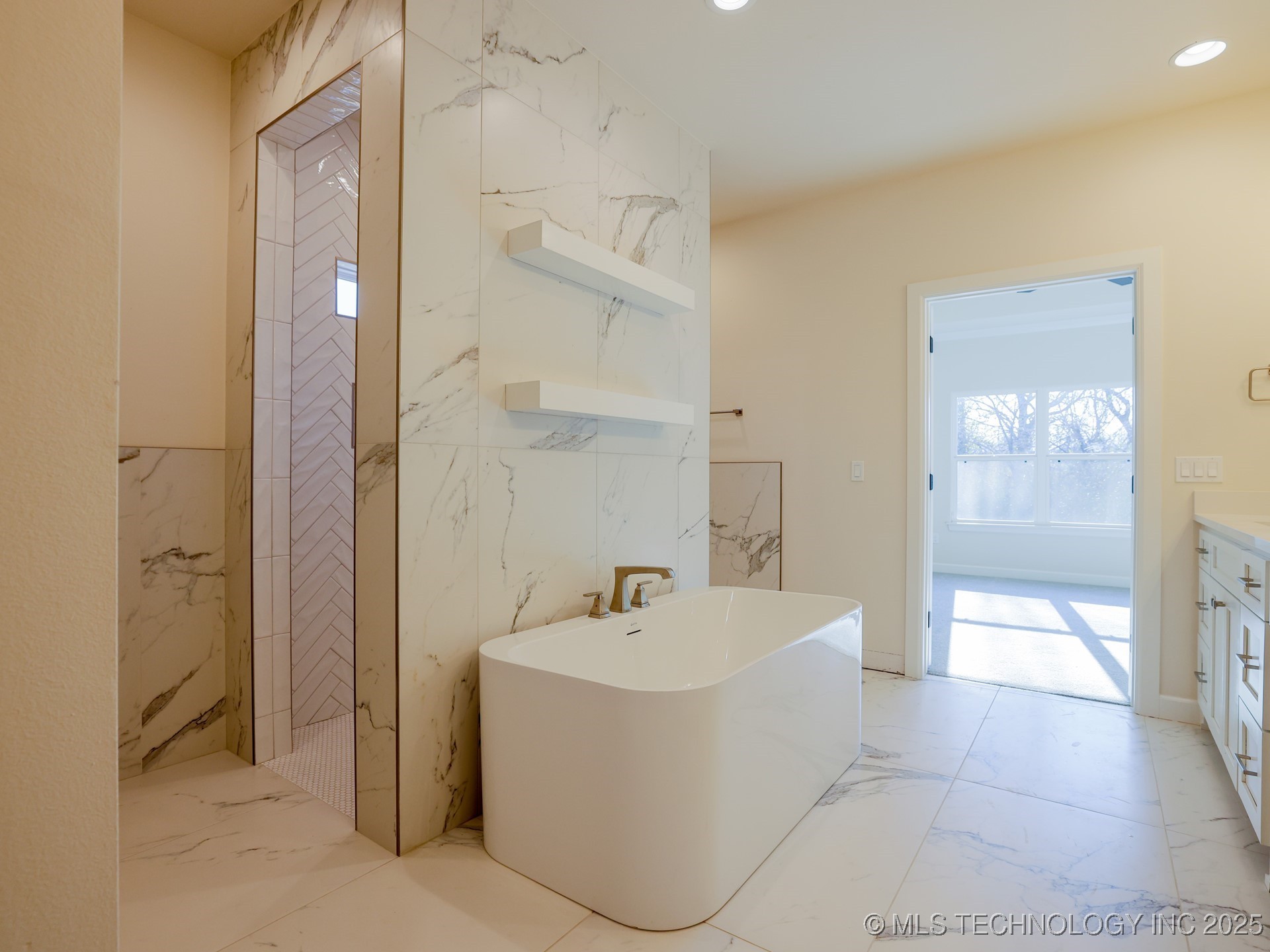 807 E Jacksonville Street Property Photo 18