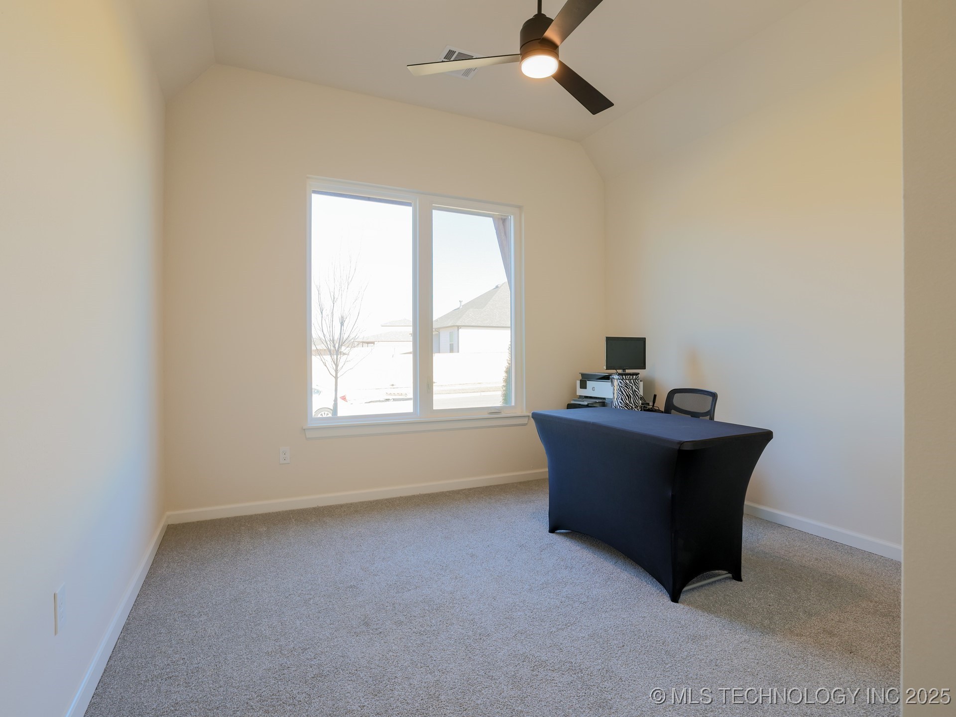 807 E Jacksonville Street Property Photo 20