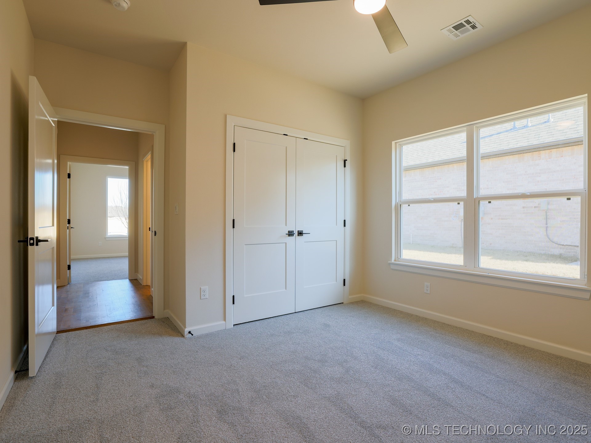 807 E Jacksonville Street Property Photo 23