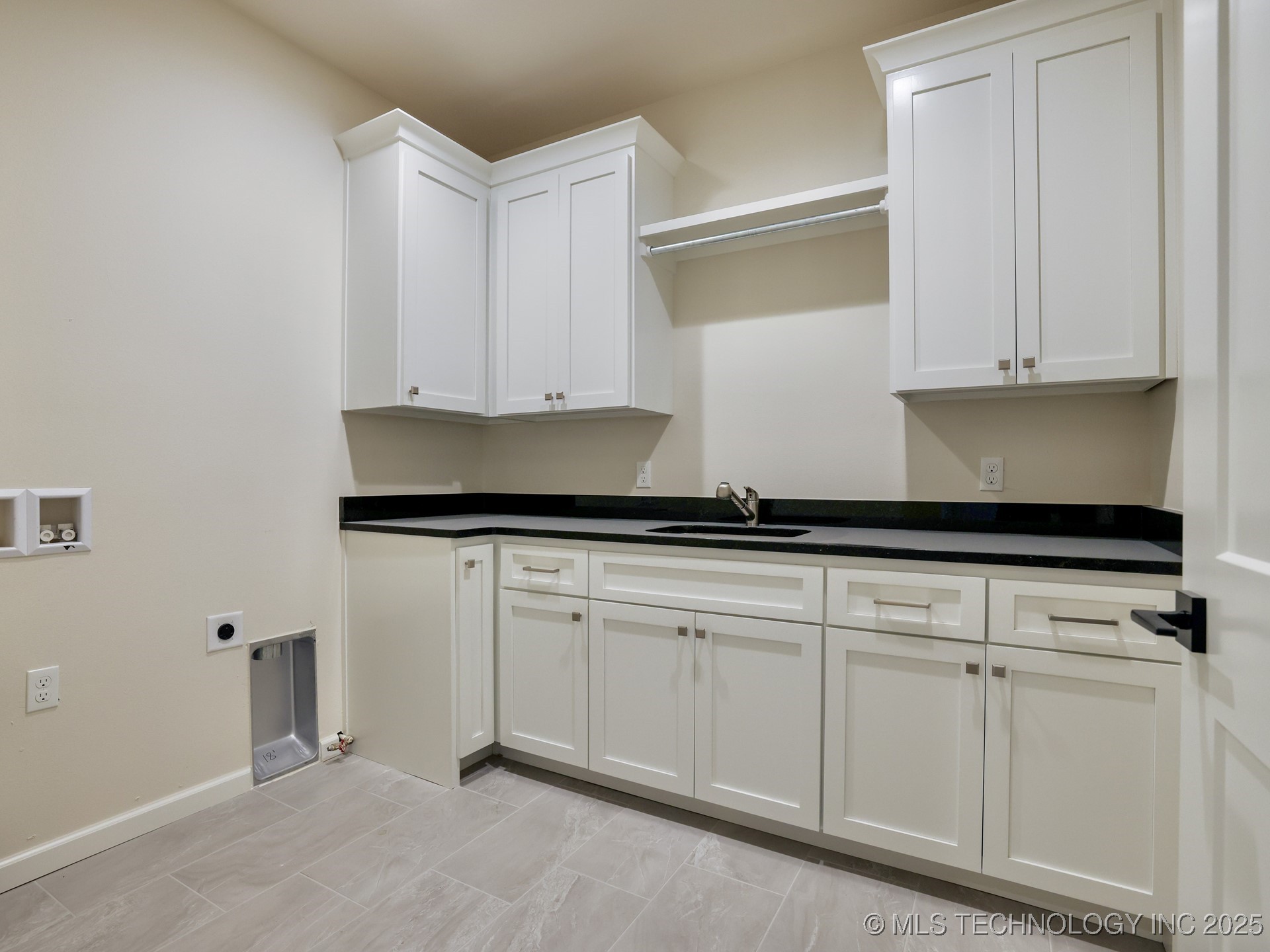 807 E Jacksonville Street Property Photo 24