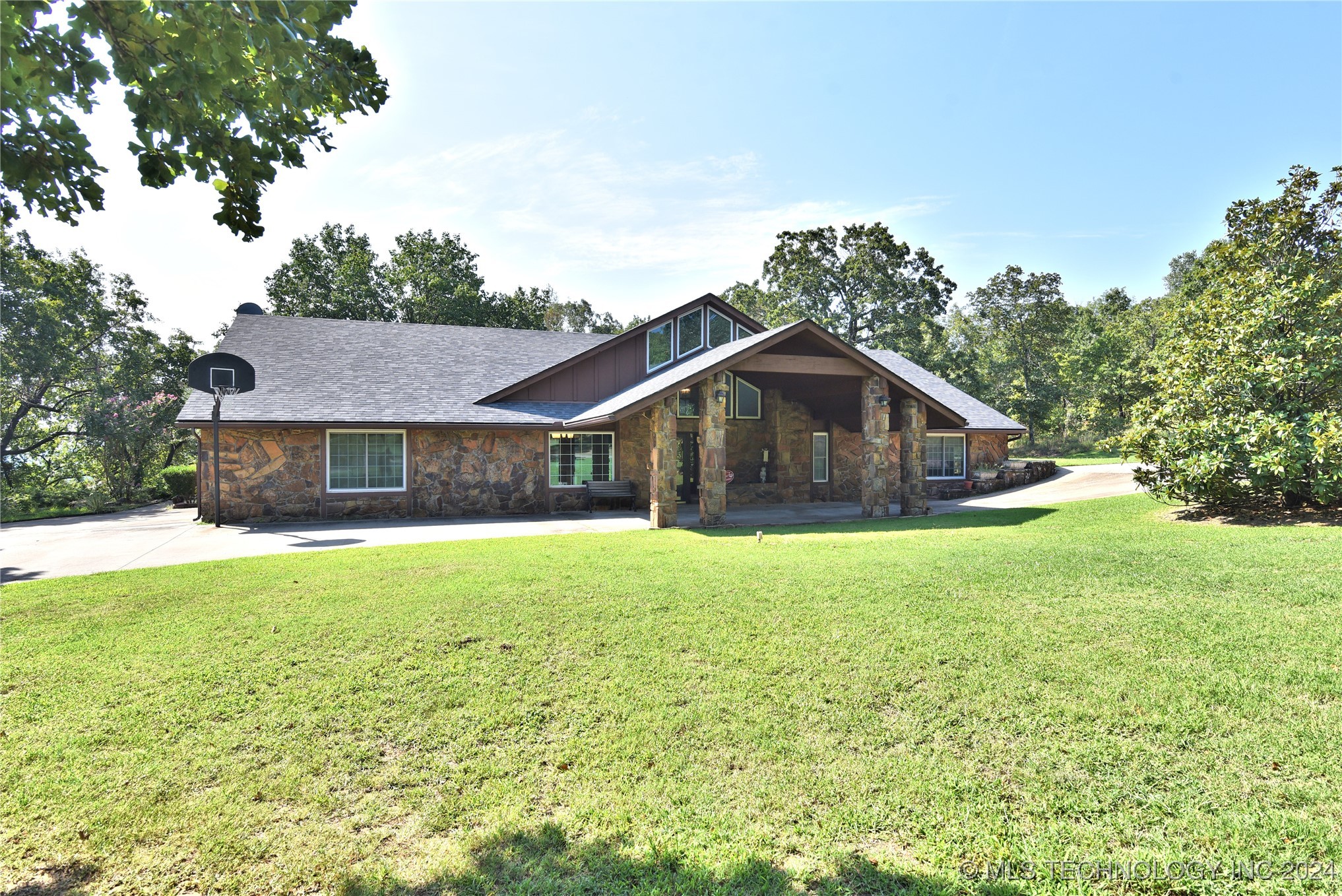 8362 W Valley View Drive Property Photo 1