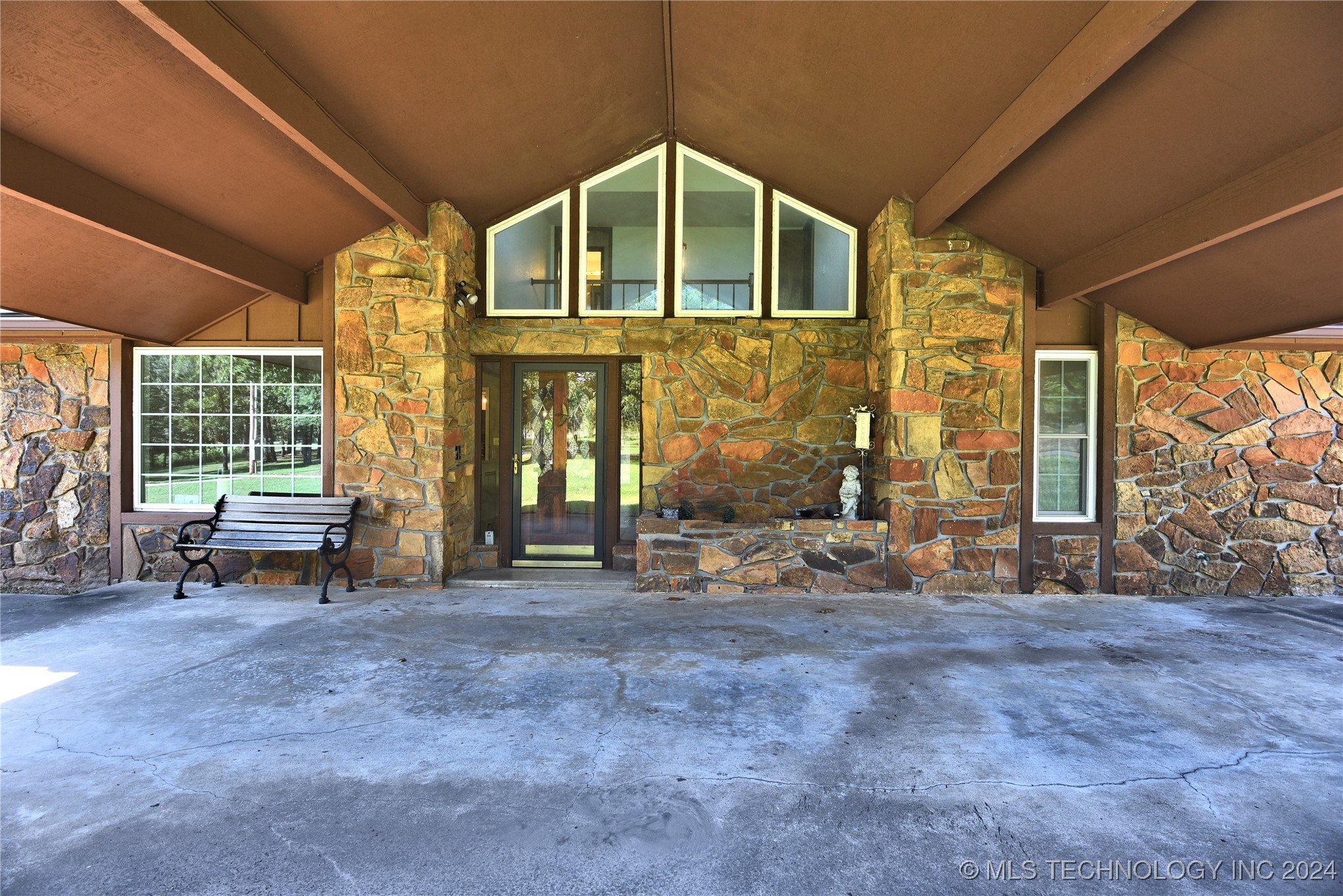 8362 W Valley View Drive Property Photo 2