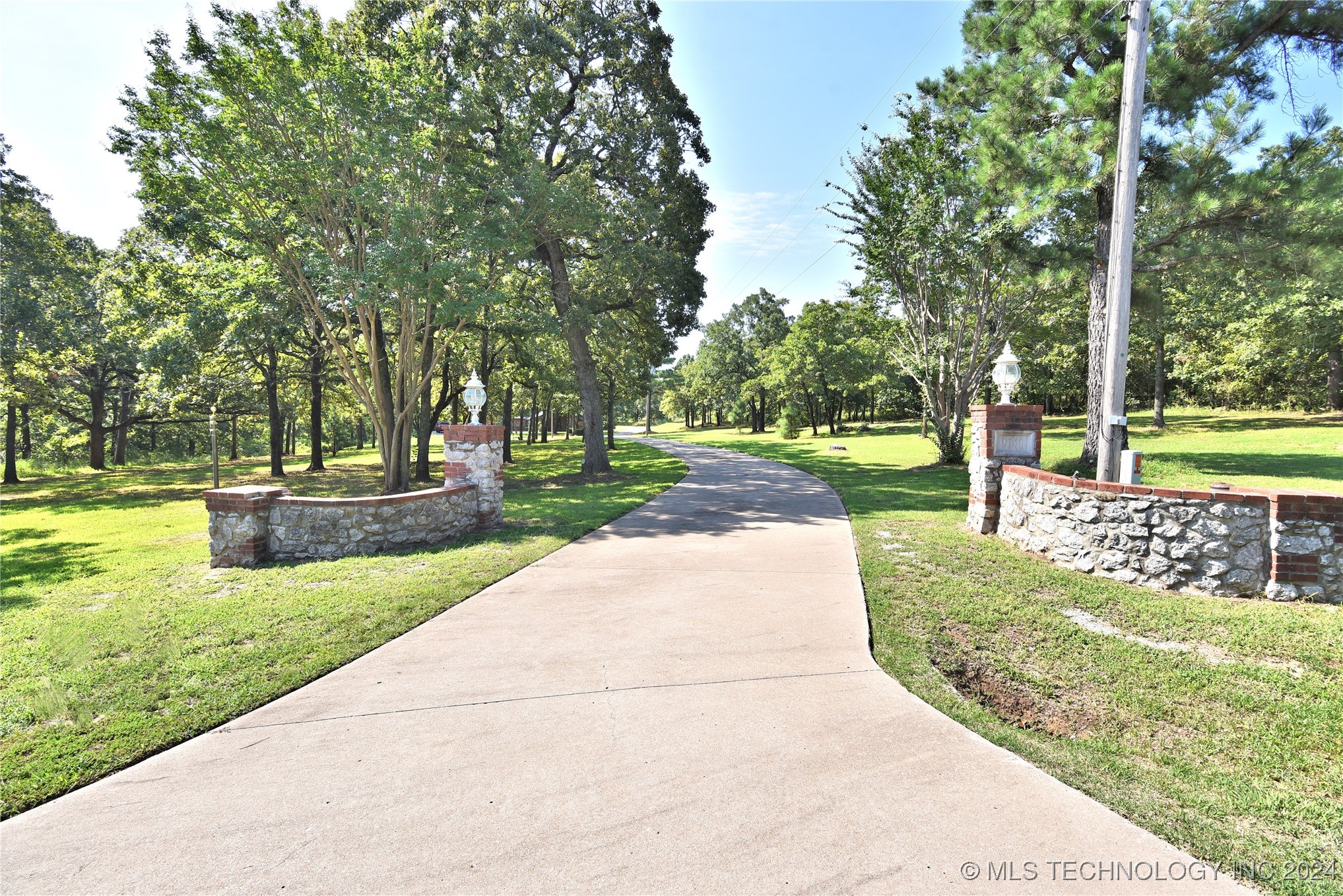 8362 W Valley View Drive Property Photo 5
