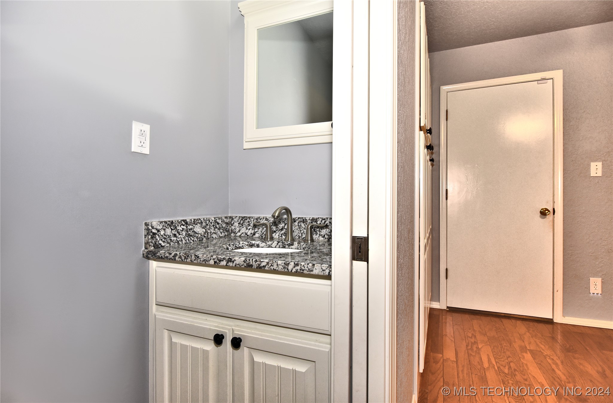 8362 W Valley View Drive Property Photo 9