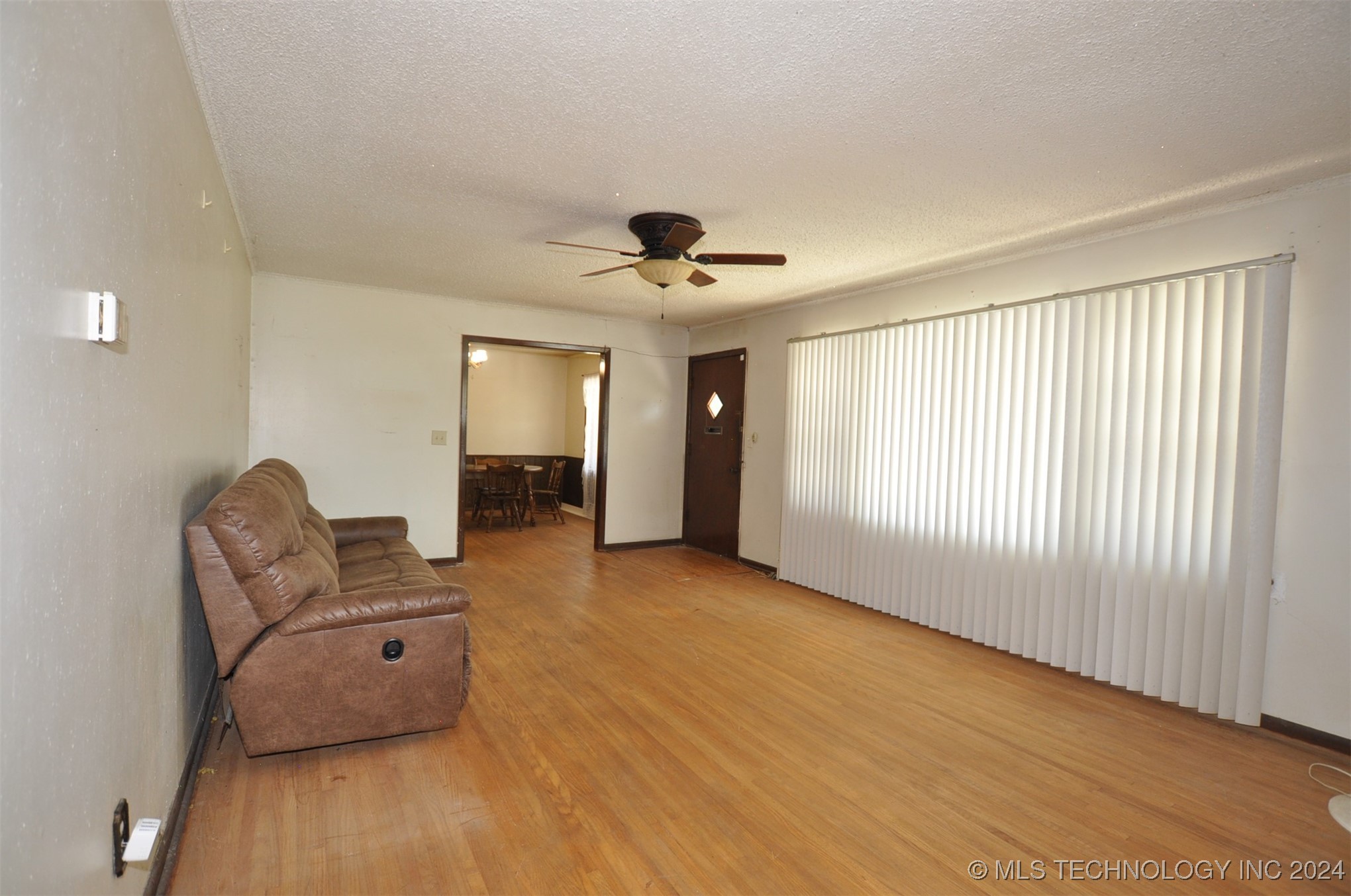 15702 E King Street Property Photo 2