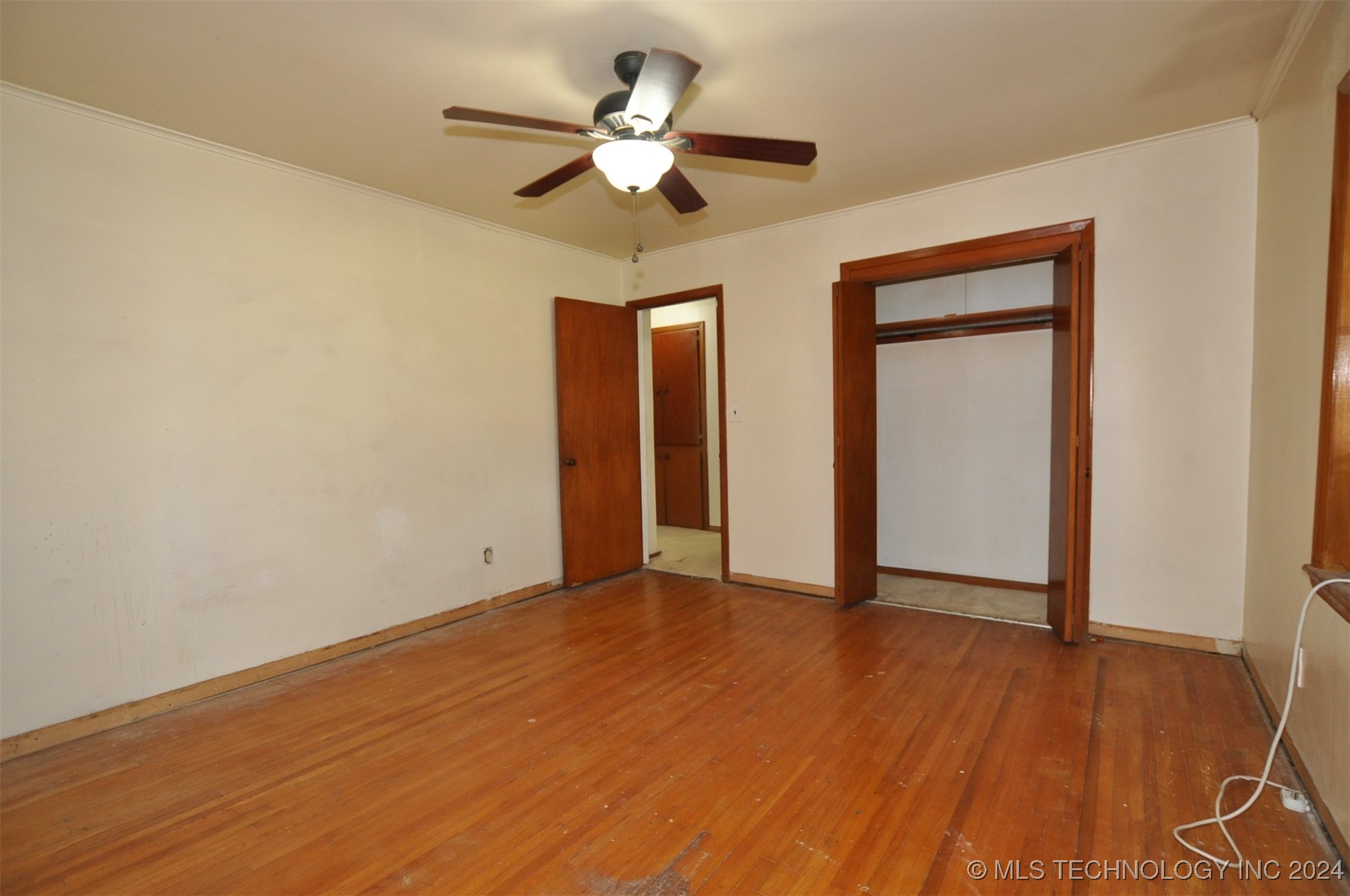 15702 E King Street Property Photo 5