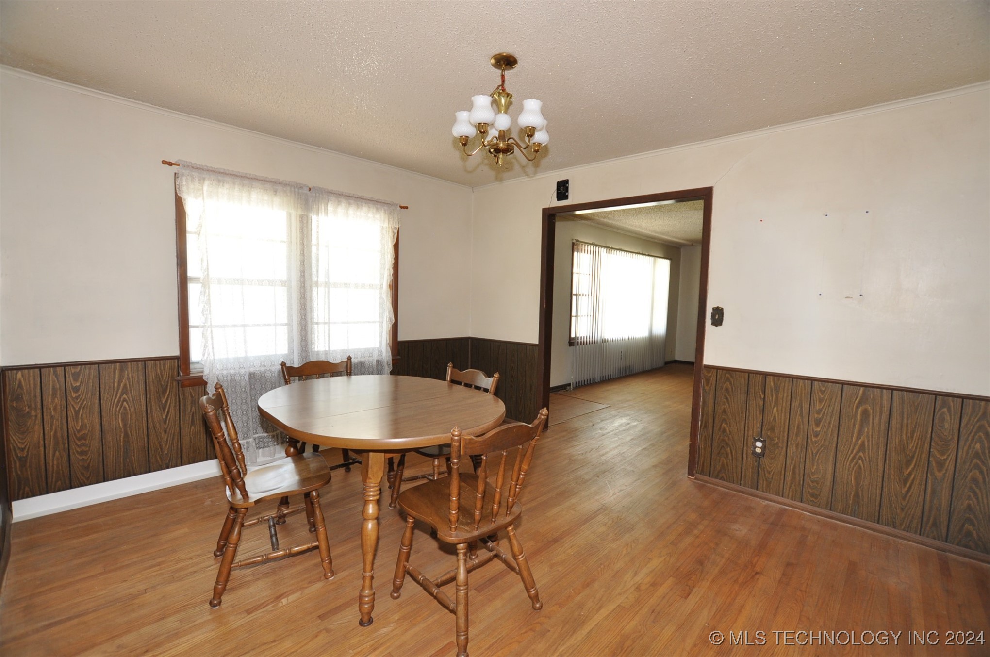 15702 E King Street Property Photo 8