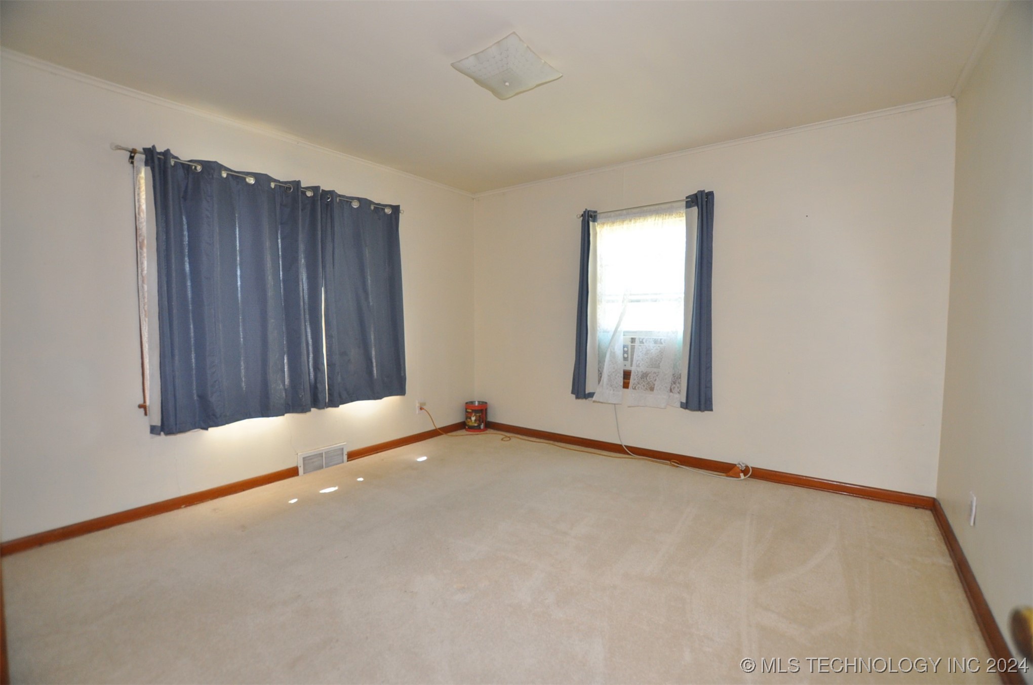 15702 E King Street Property Photo 9
