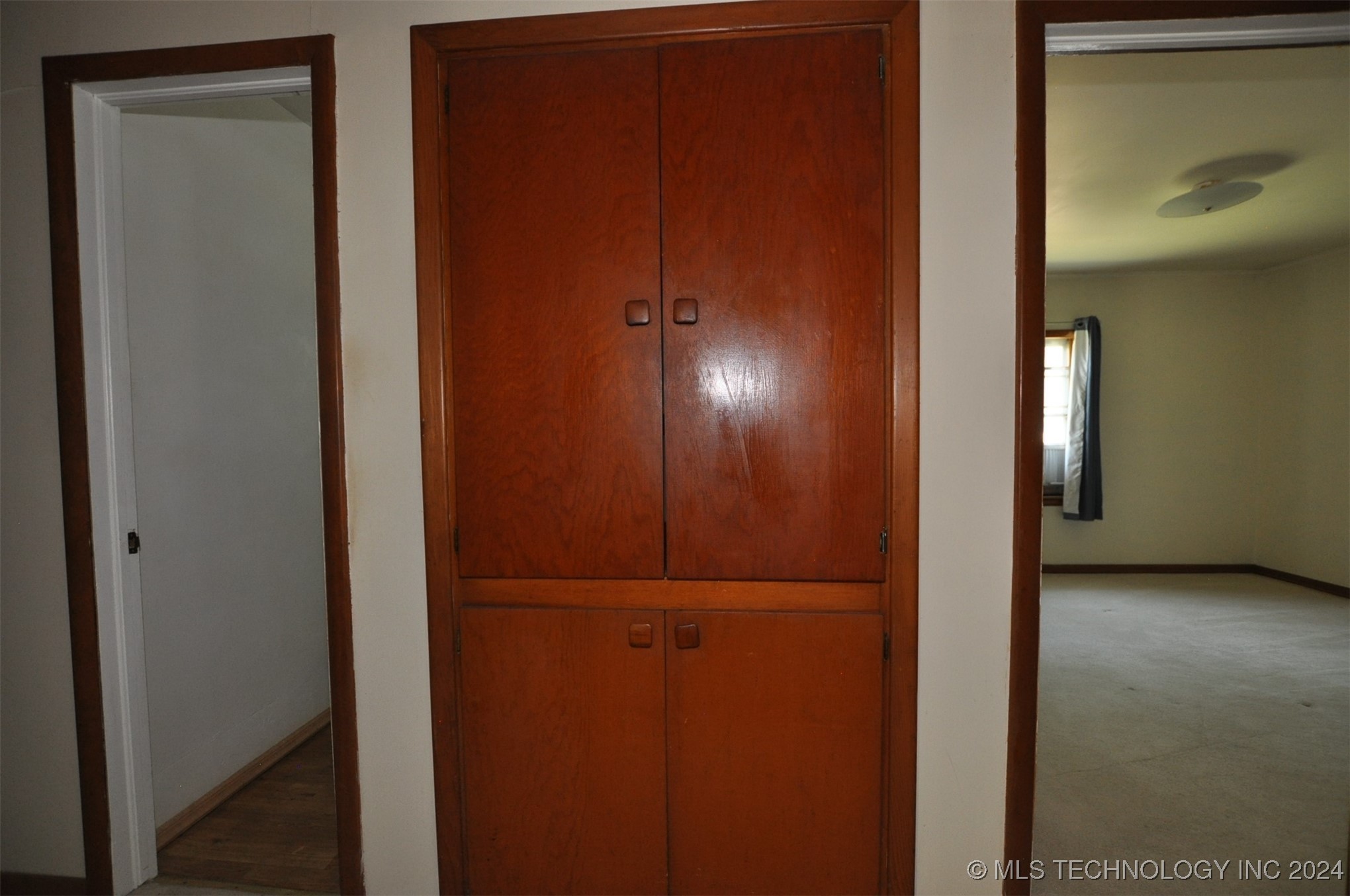15702 E King Street Property Photo 12