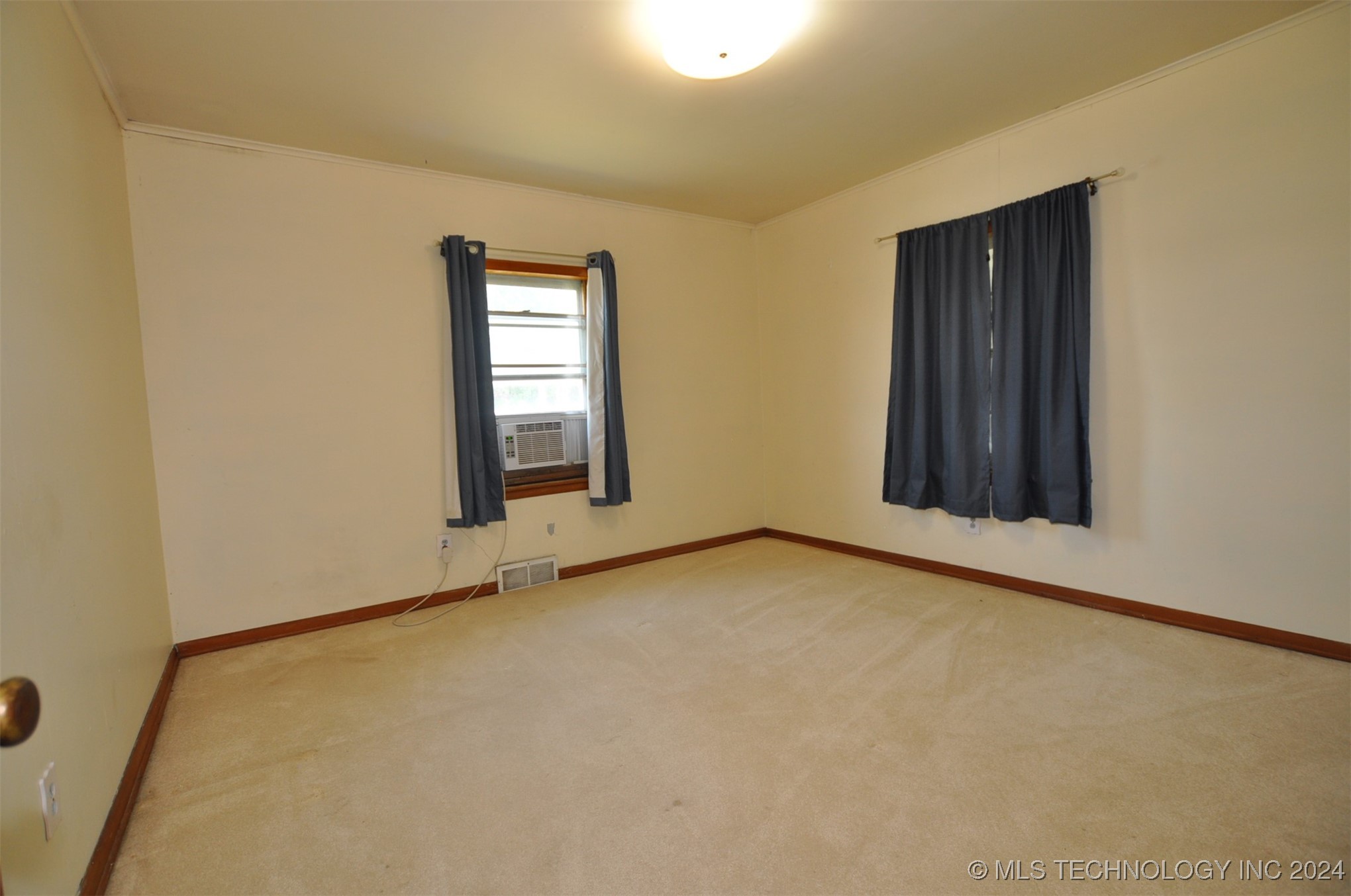 15702 E King Street Property Photo 13