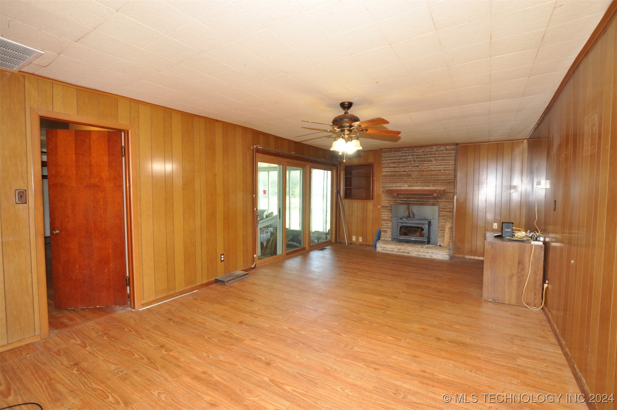 15702 E King Street Property Photo 15