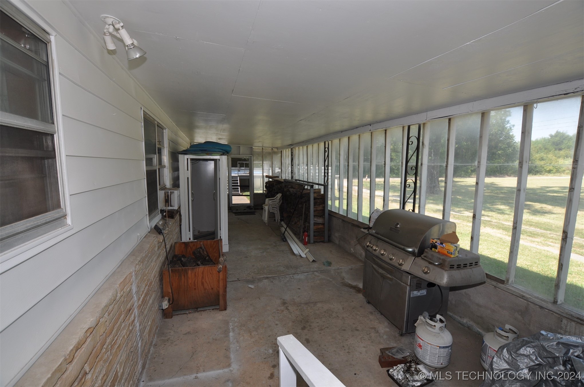 15702 E King Street Property Photo 16