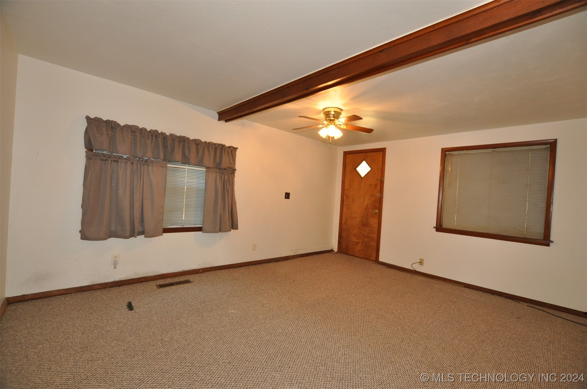 15702 E King Street Property Photo 19