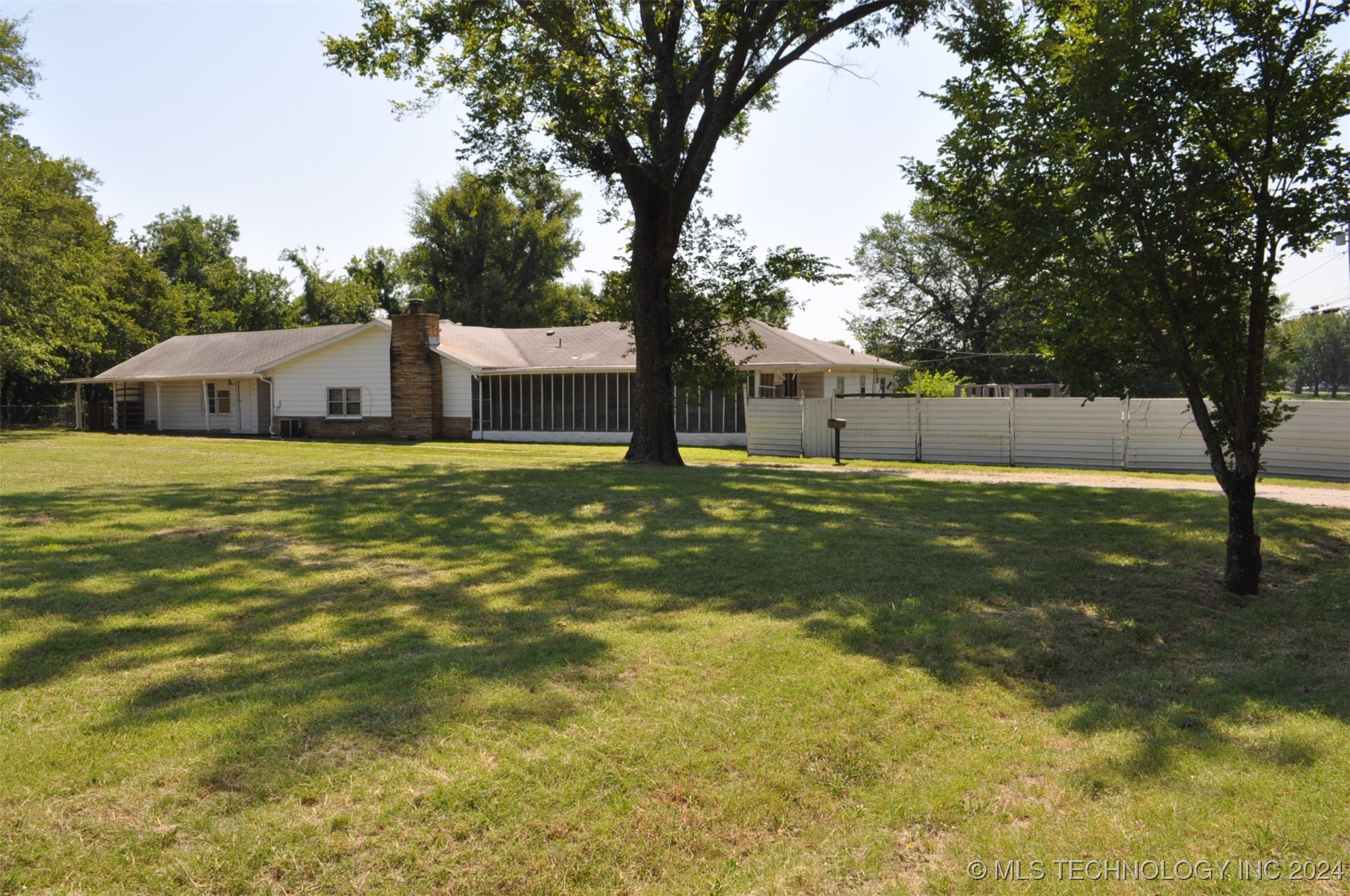 15702 E King Street Property Photo 21