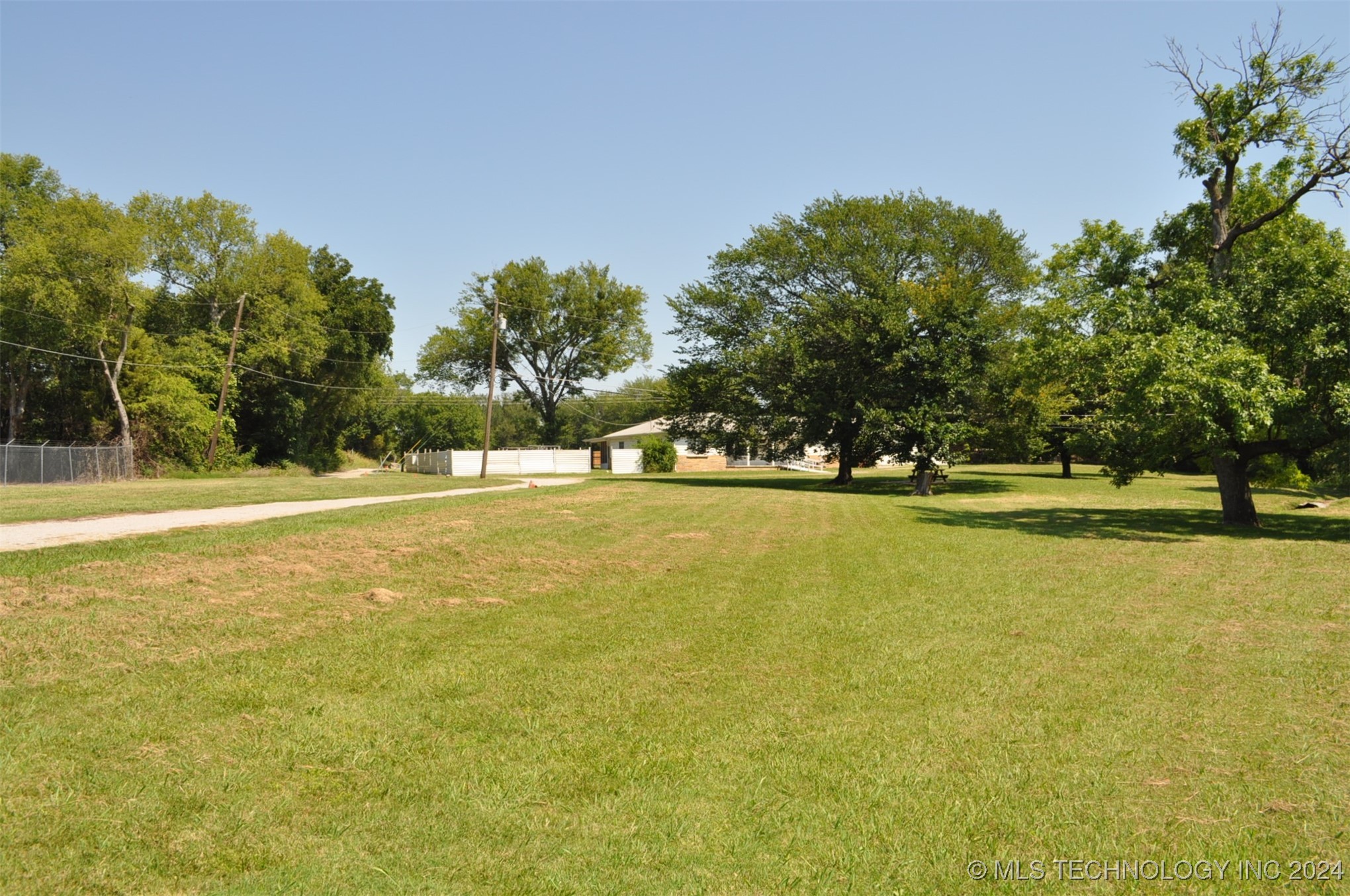 15702 E King Street Property Photo 25