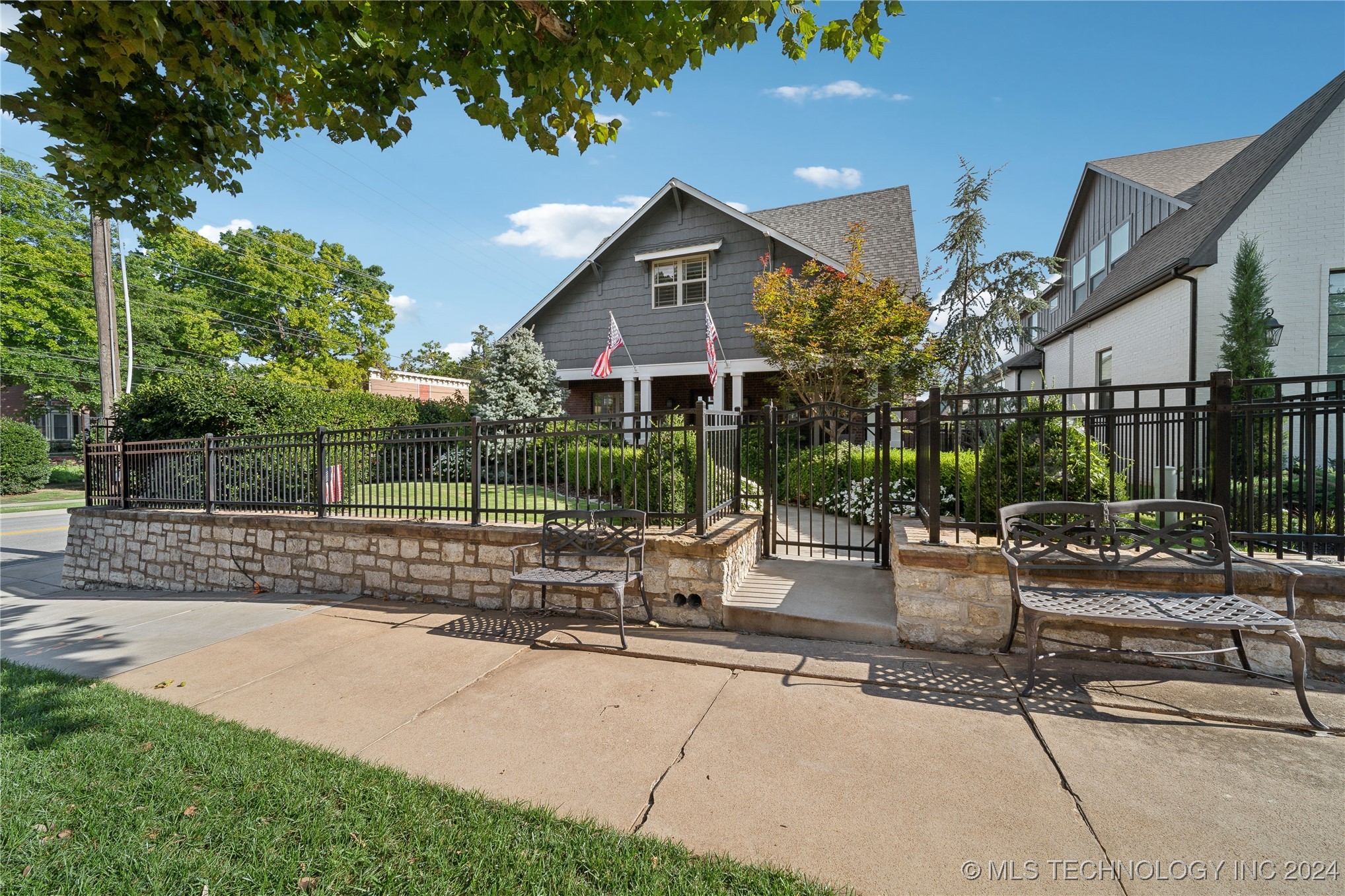 2336 E 17th Street Property Photo 6