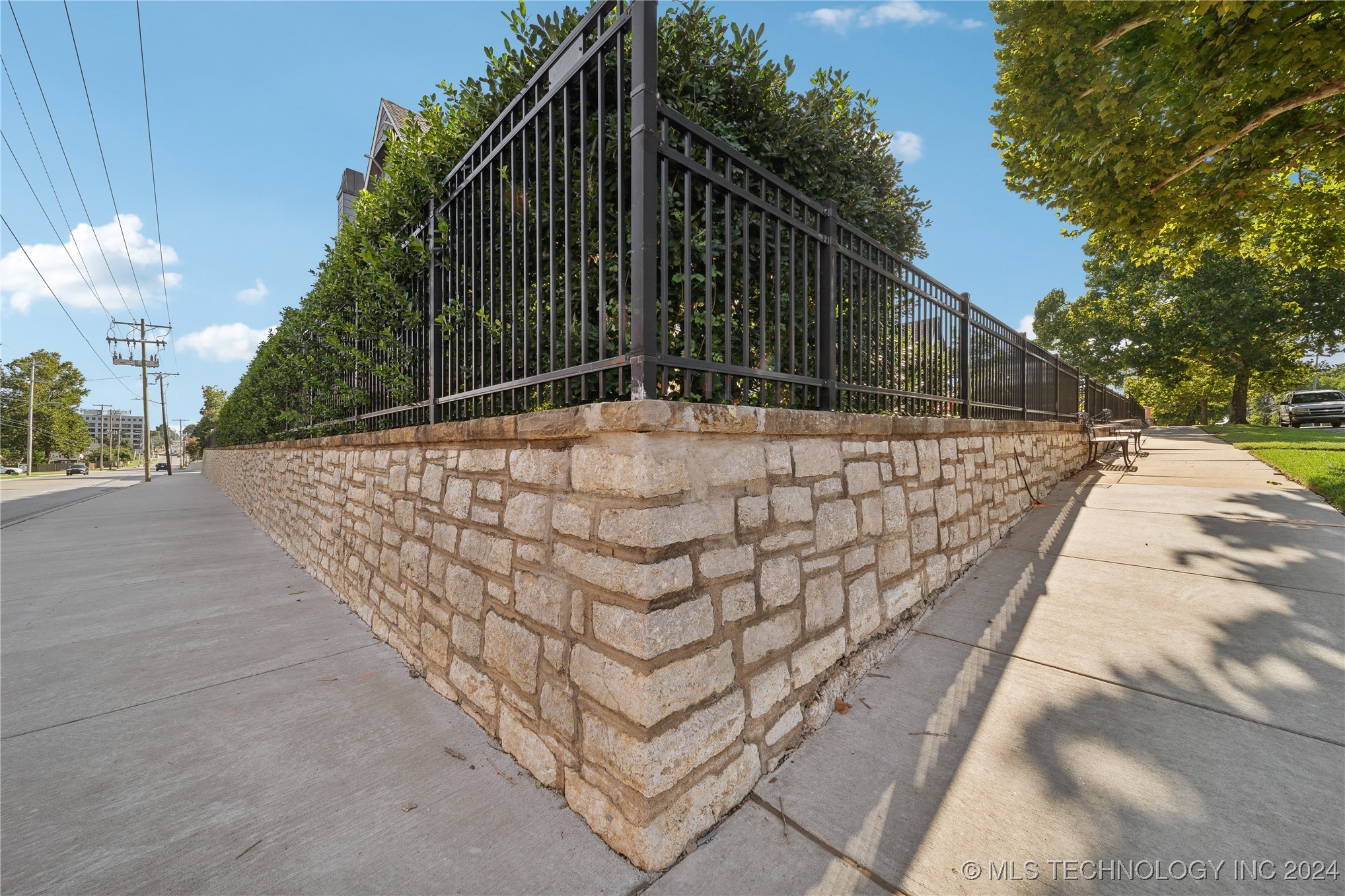 2336 E 17th Street Property Photo 13