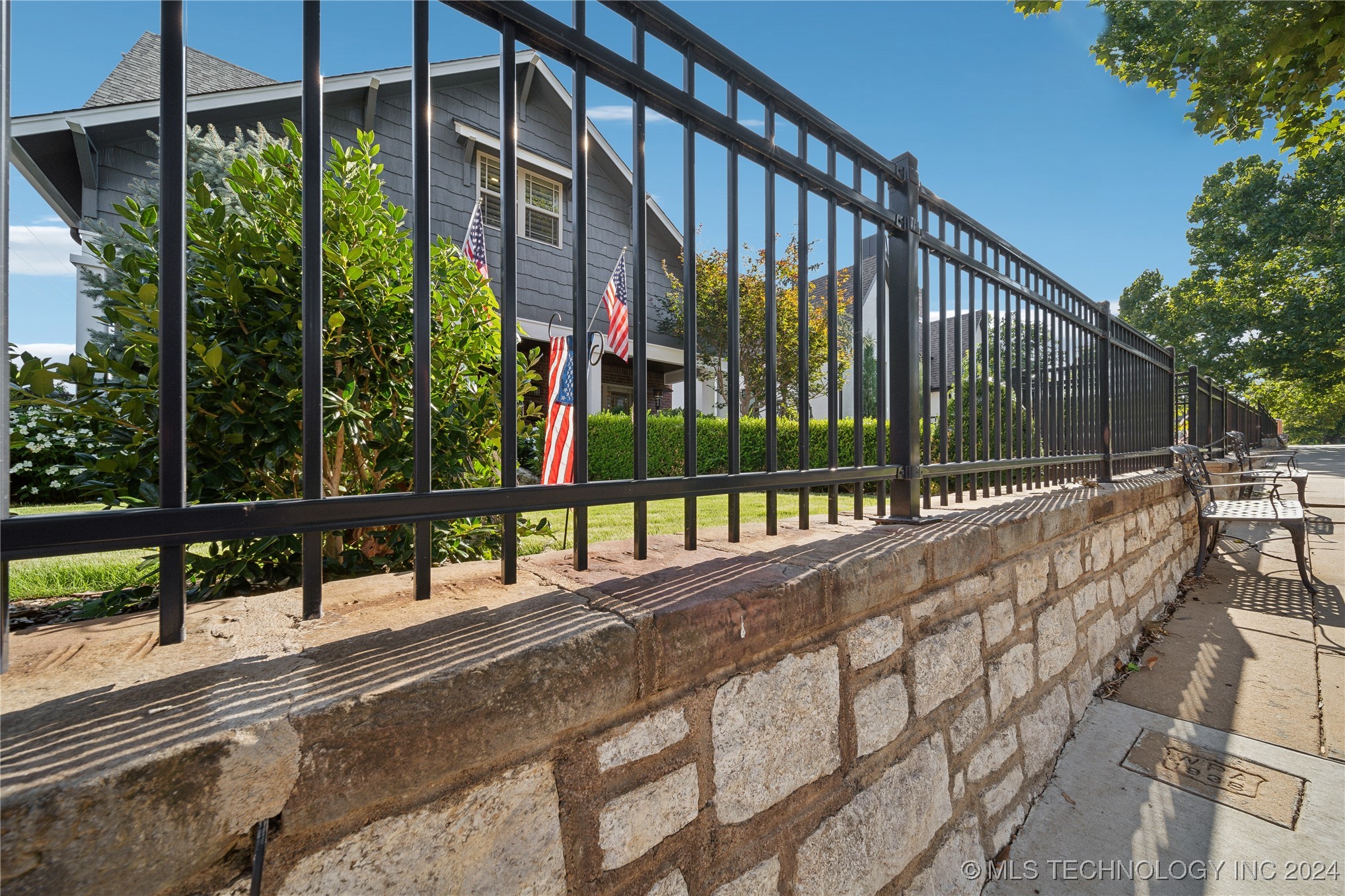 2336 E 17th Street Property Photo 14