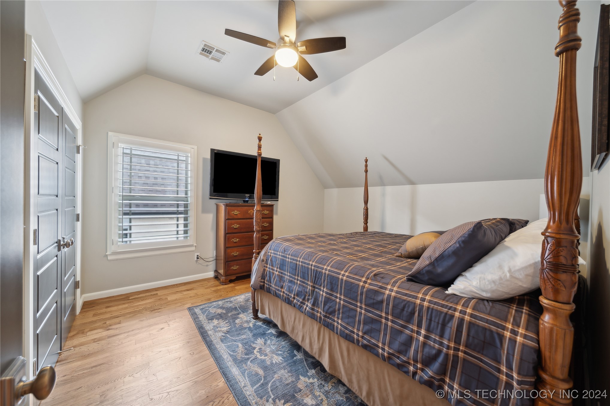 2336 E 17th Street Property Photo 59