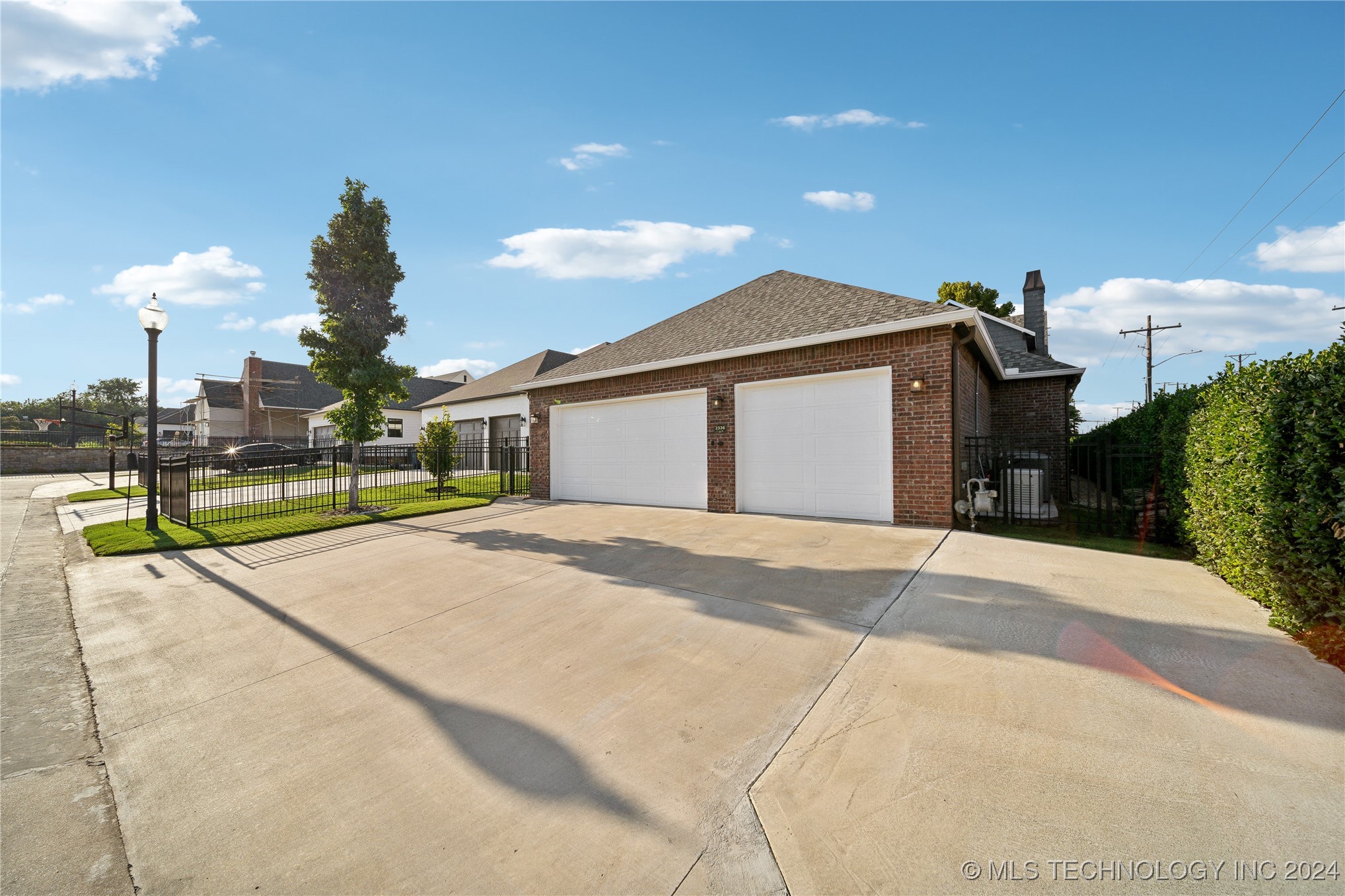 2336 E 17th Street Property Photo 67