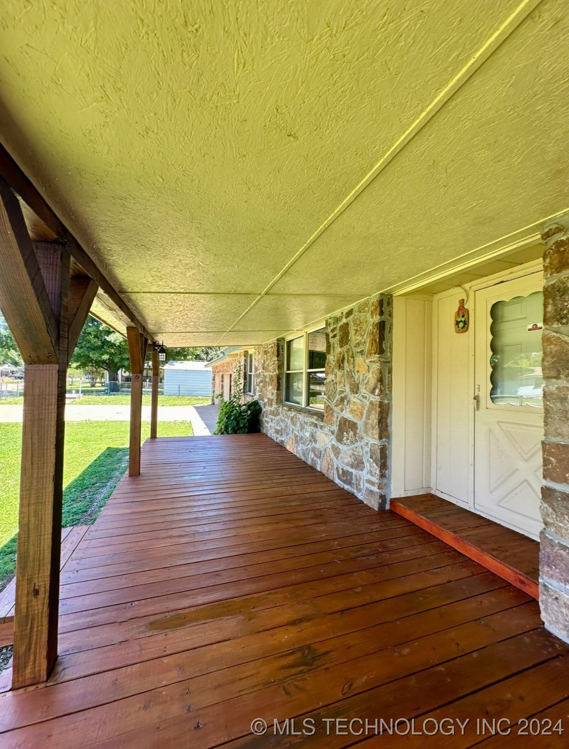 417614 E 1123 Road Property Photo 2