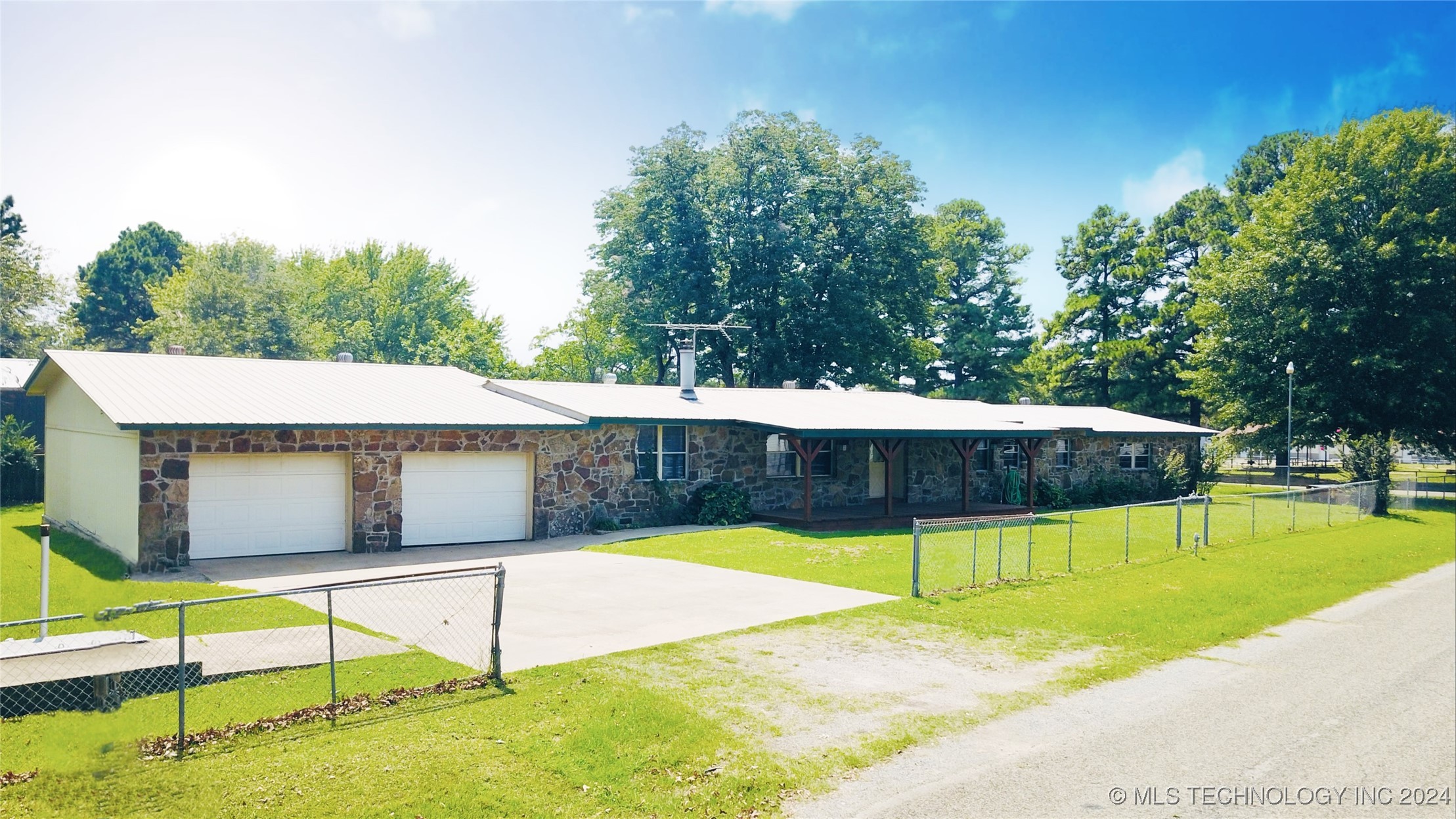 417614 E 1123 Road Property Photo 3