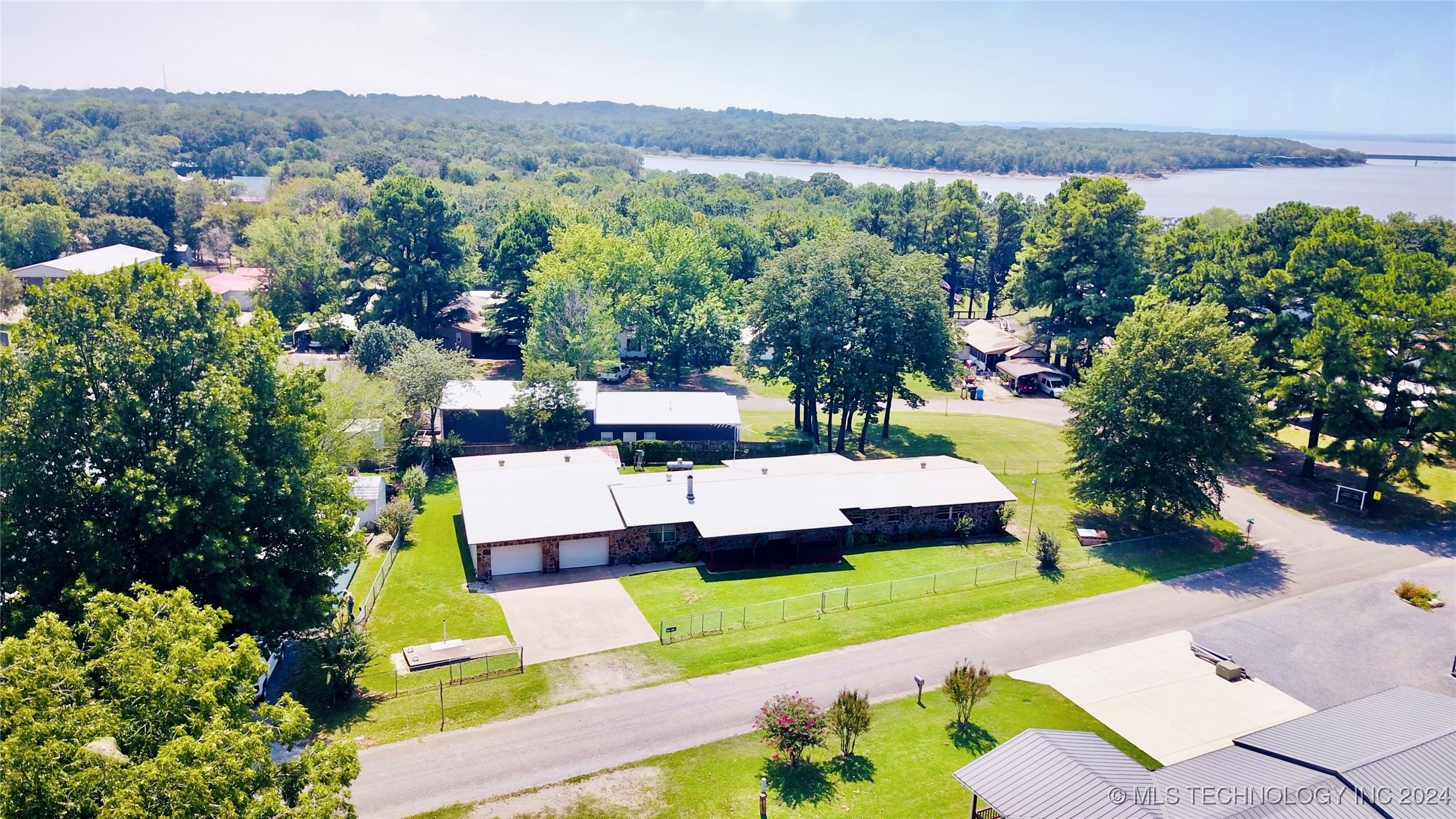 417614 E 1123 Road Property Photo 5
