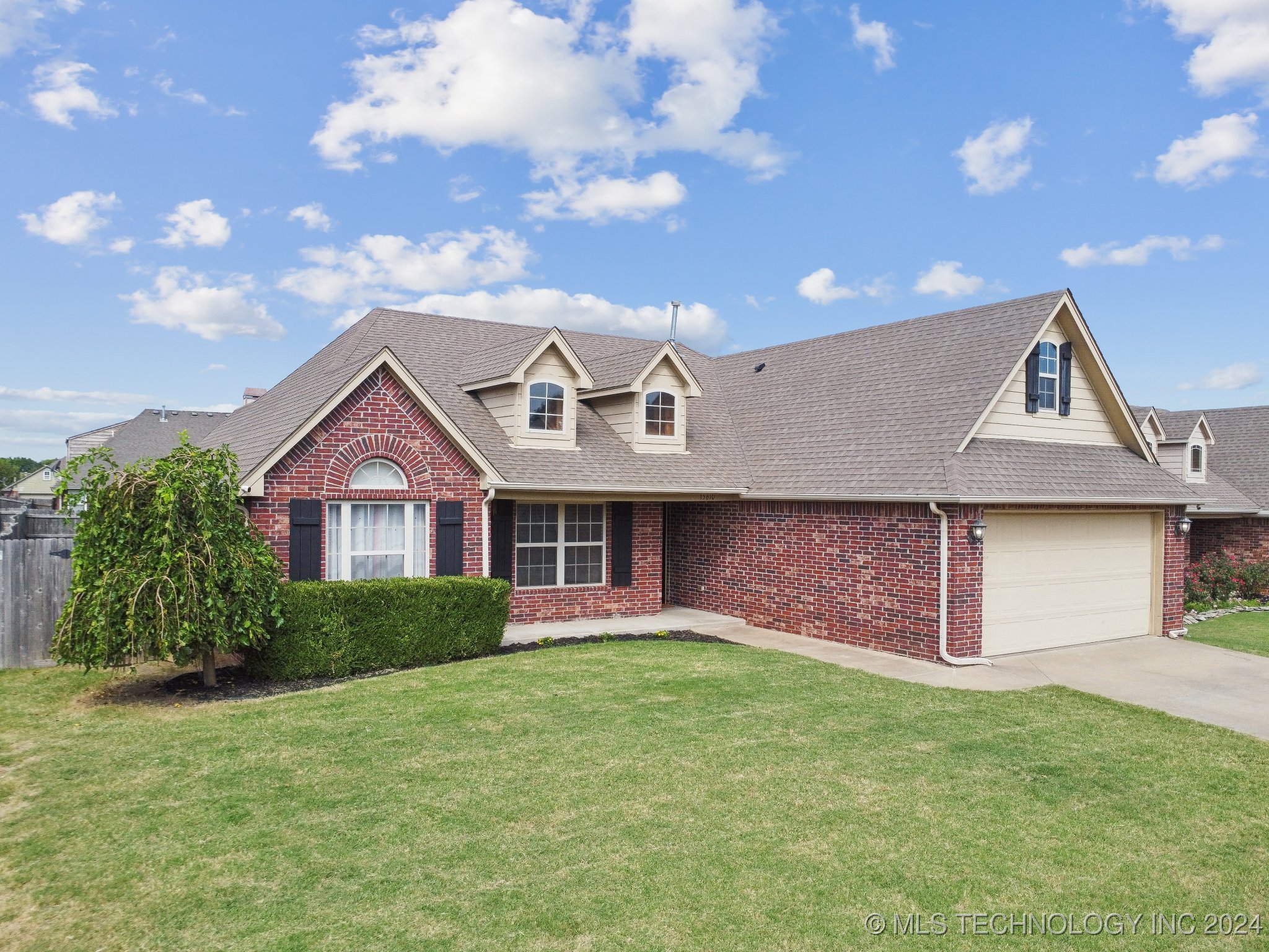15610 S College Avenue Property Photo 1