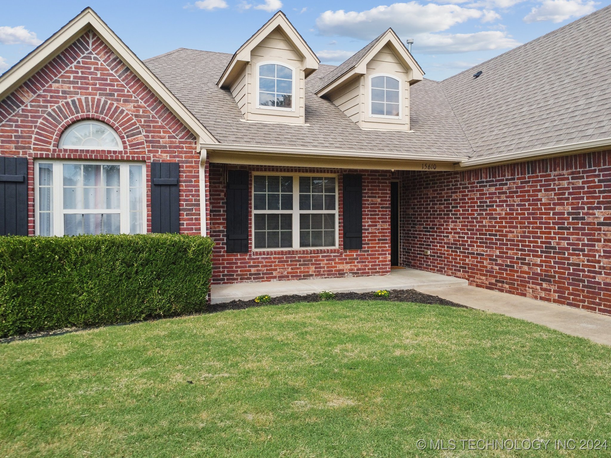 15610 S College Avenue Property Photo 3