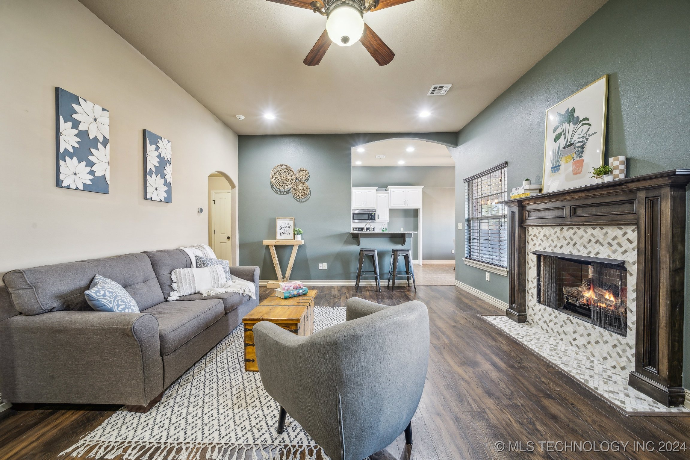 15610 S College Avenue Property Photo 6