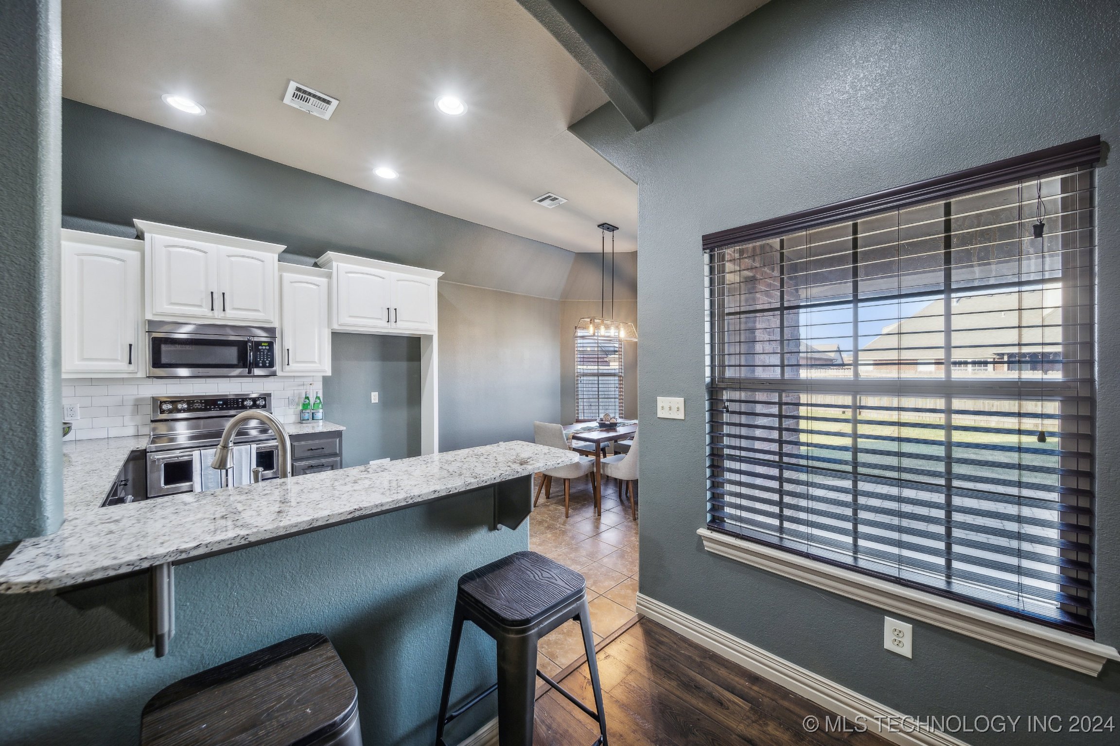15610 S College Avenue Property Photo 10