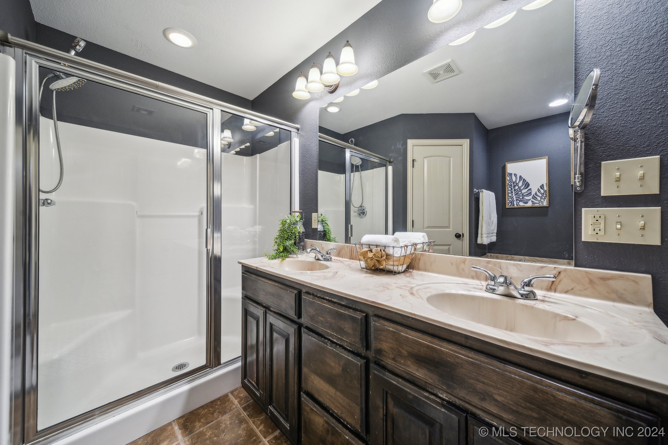 15610 S College Avenue Property Photo 22