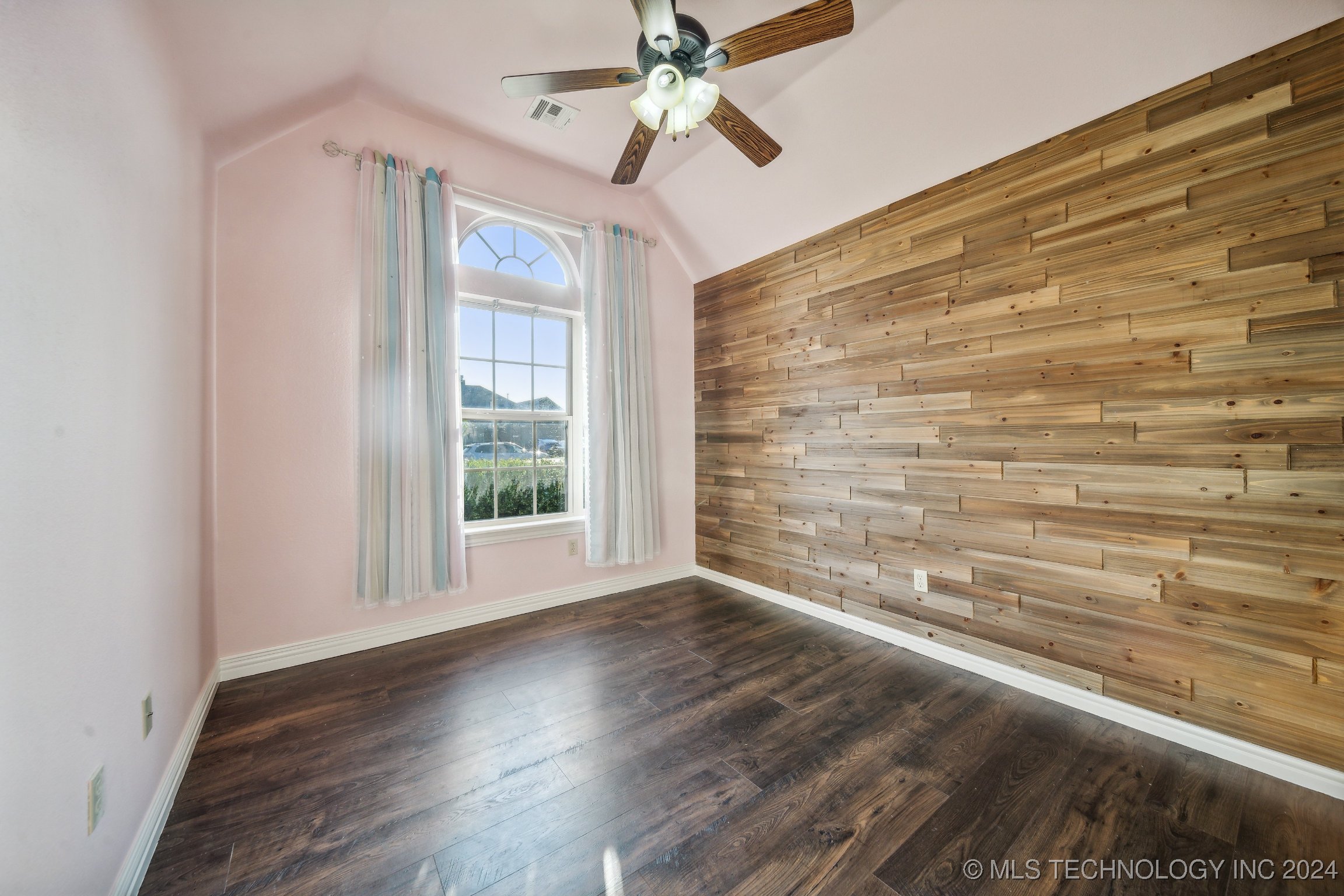 15610 S College Avenue Property Photo 23
