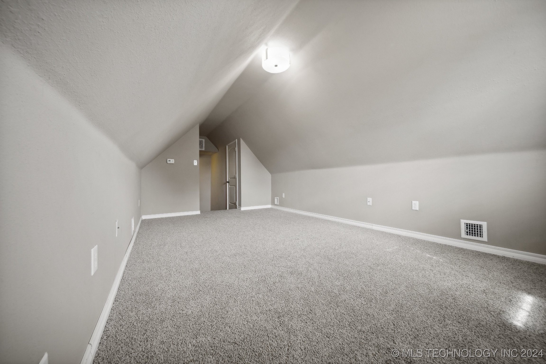 15610 S College Avenue Property Photo 26