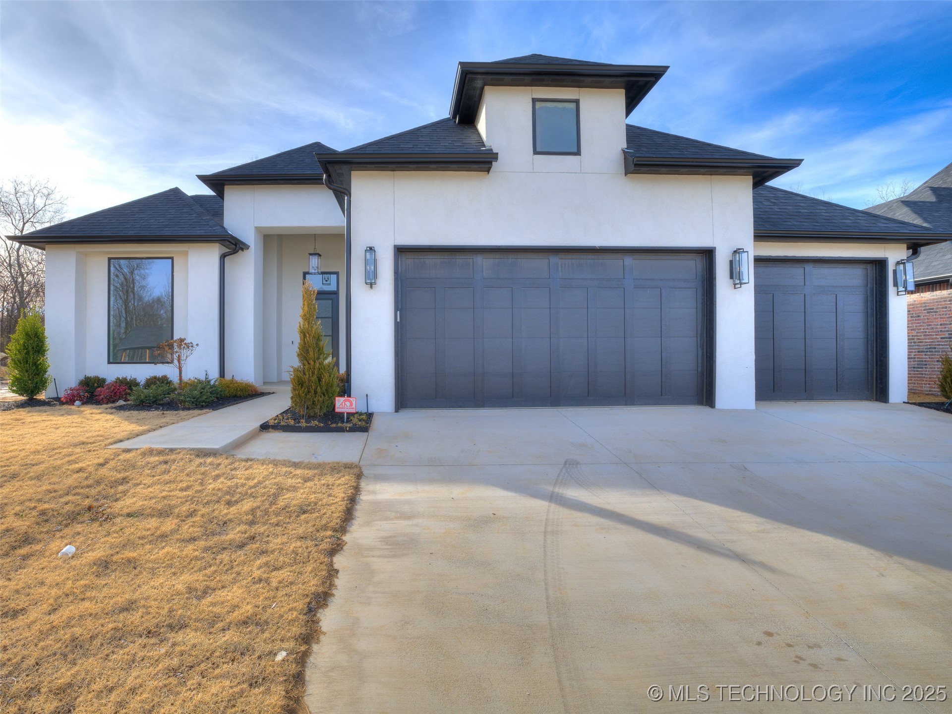 11312 S Fir Avenue W Property Photo