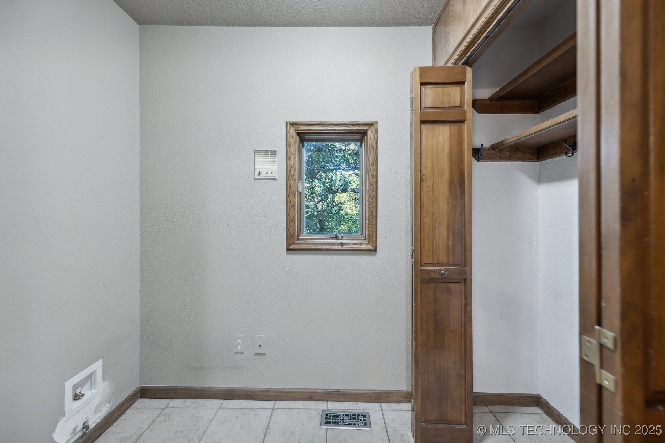 9906 S Louisville Avenue Property Photo 28