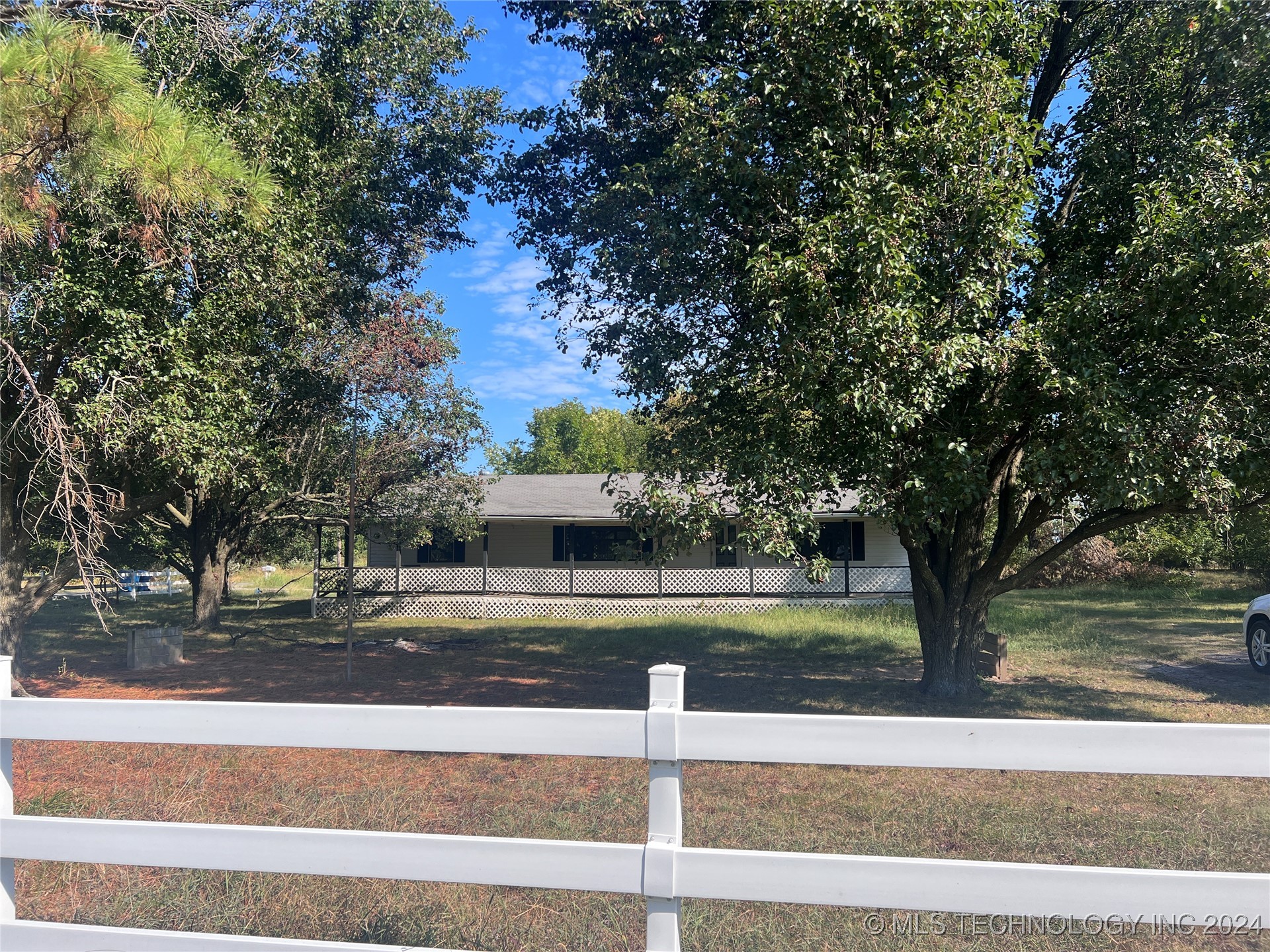 744 Harper Valley Road Property Photo 2