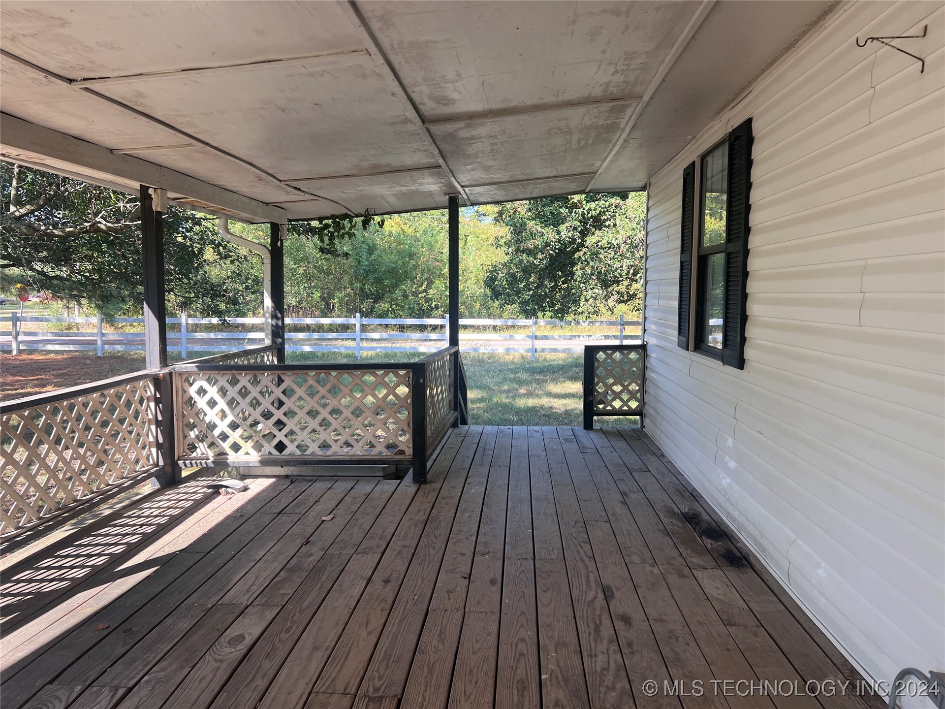 744 Harper Valley Road Property Photo 3
