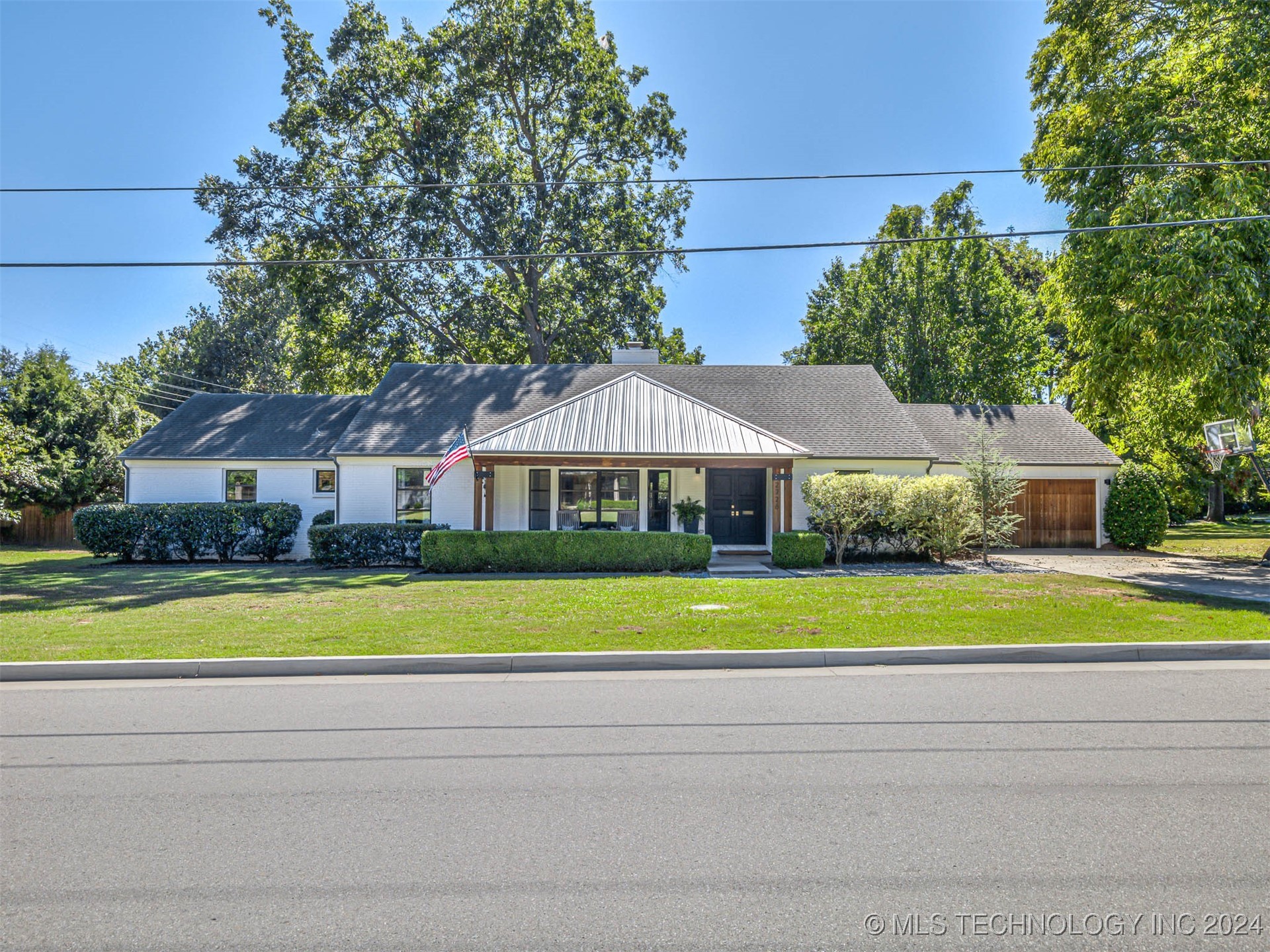 2726 E 47th Street Property Photo 2