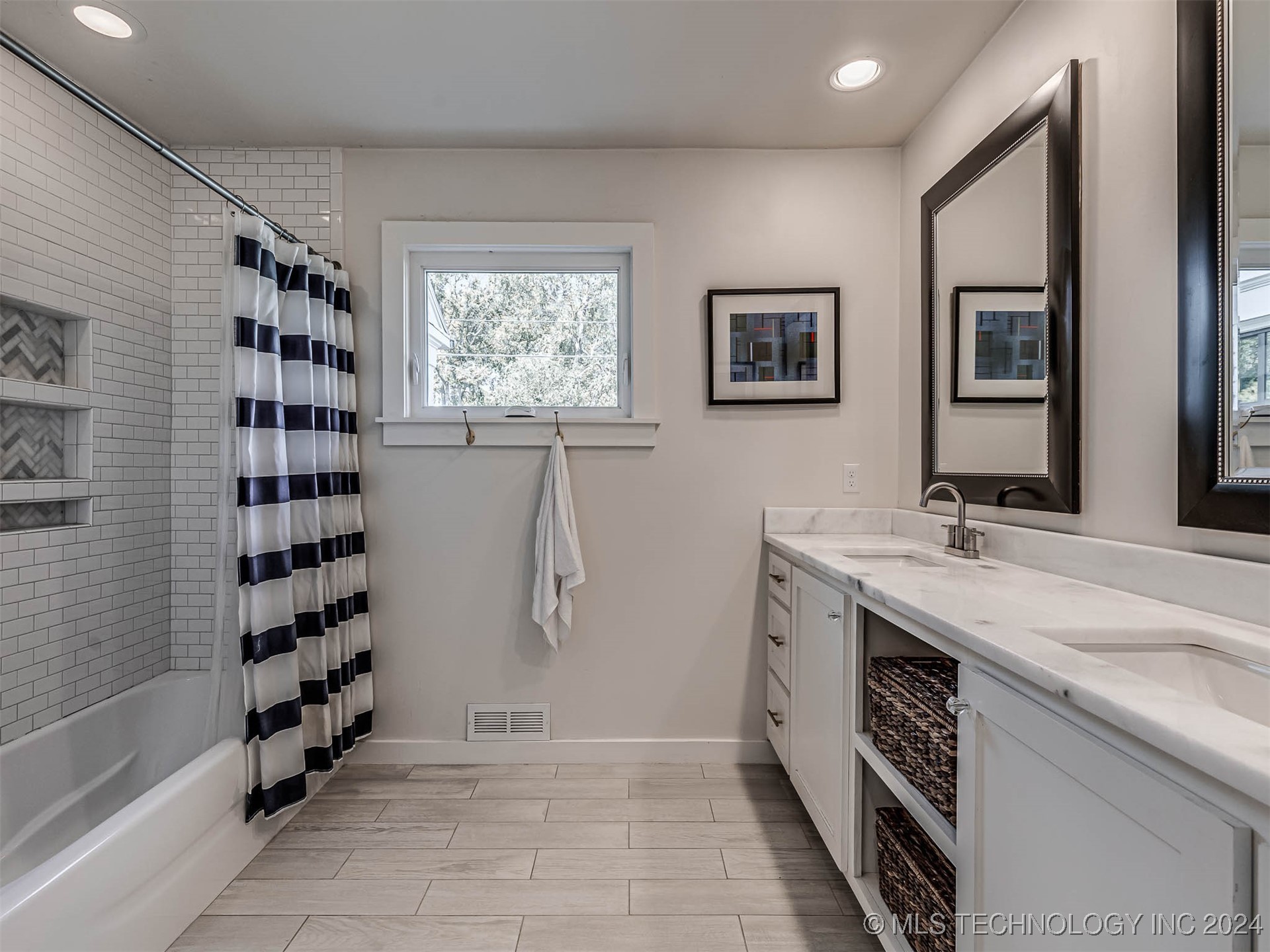 2726 E 47th Street Property Photo 45