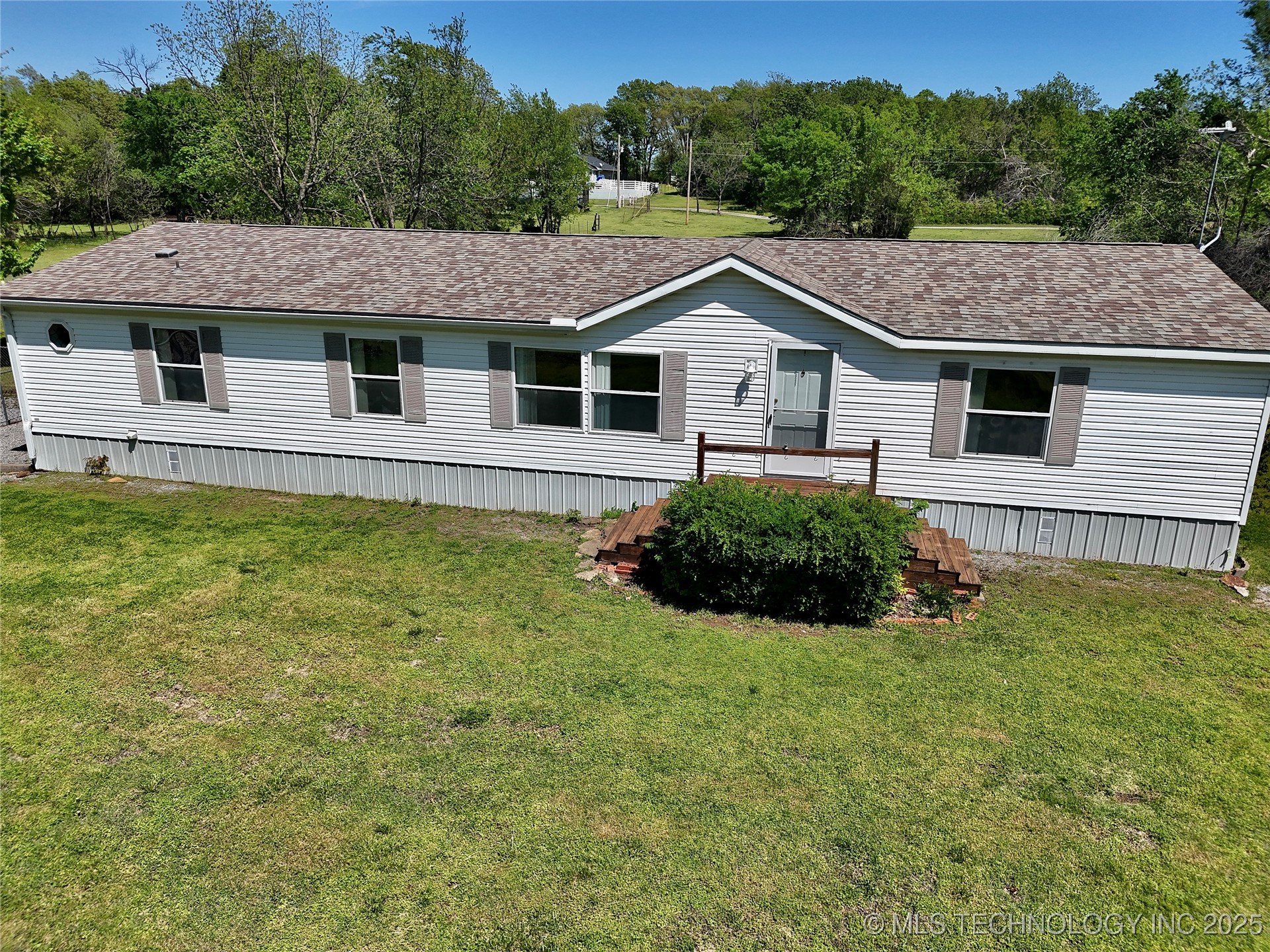 908 S 479 Road Property Photo 1