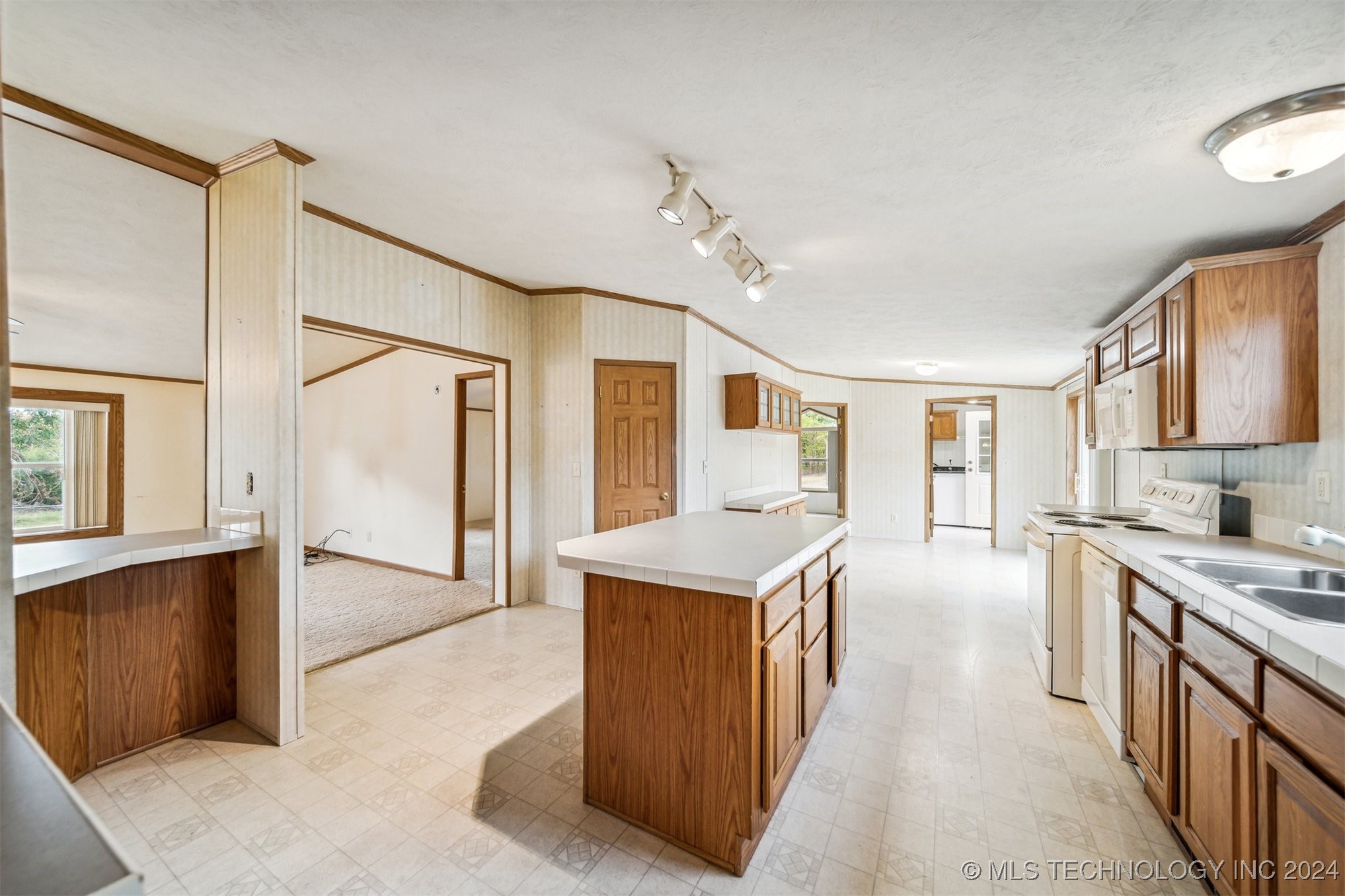 908 S 479 Road Property Photo 18