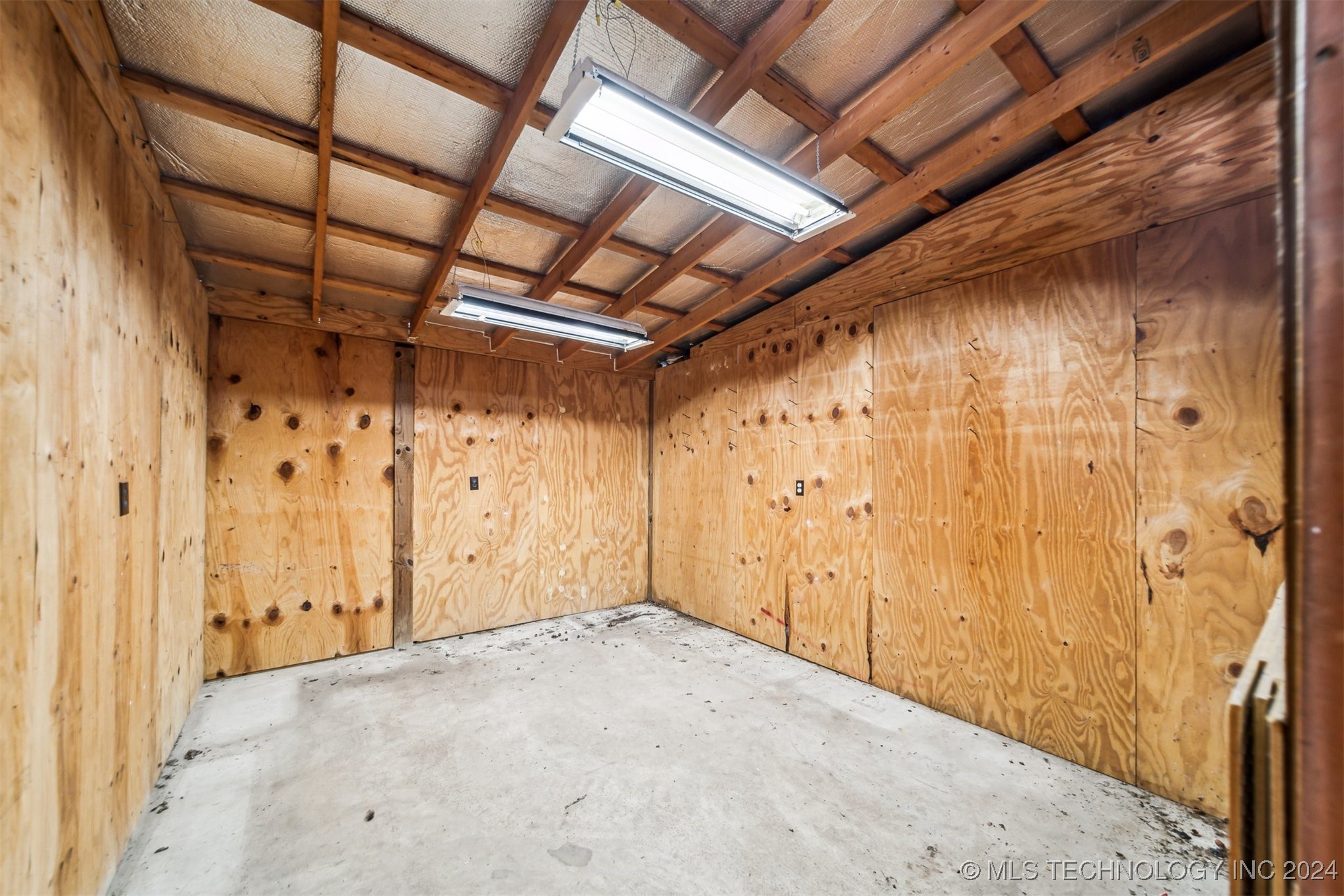 908 S 479 Road Property Photo 31
