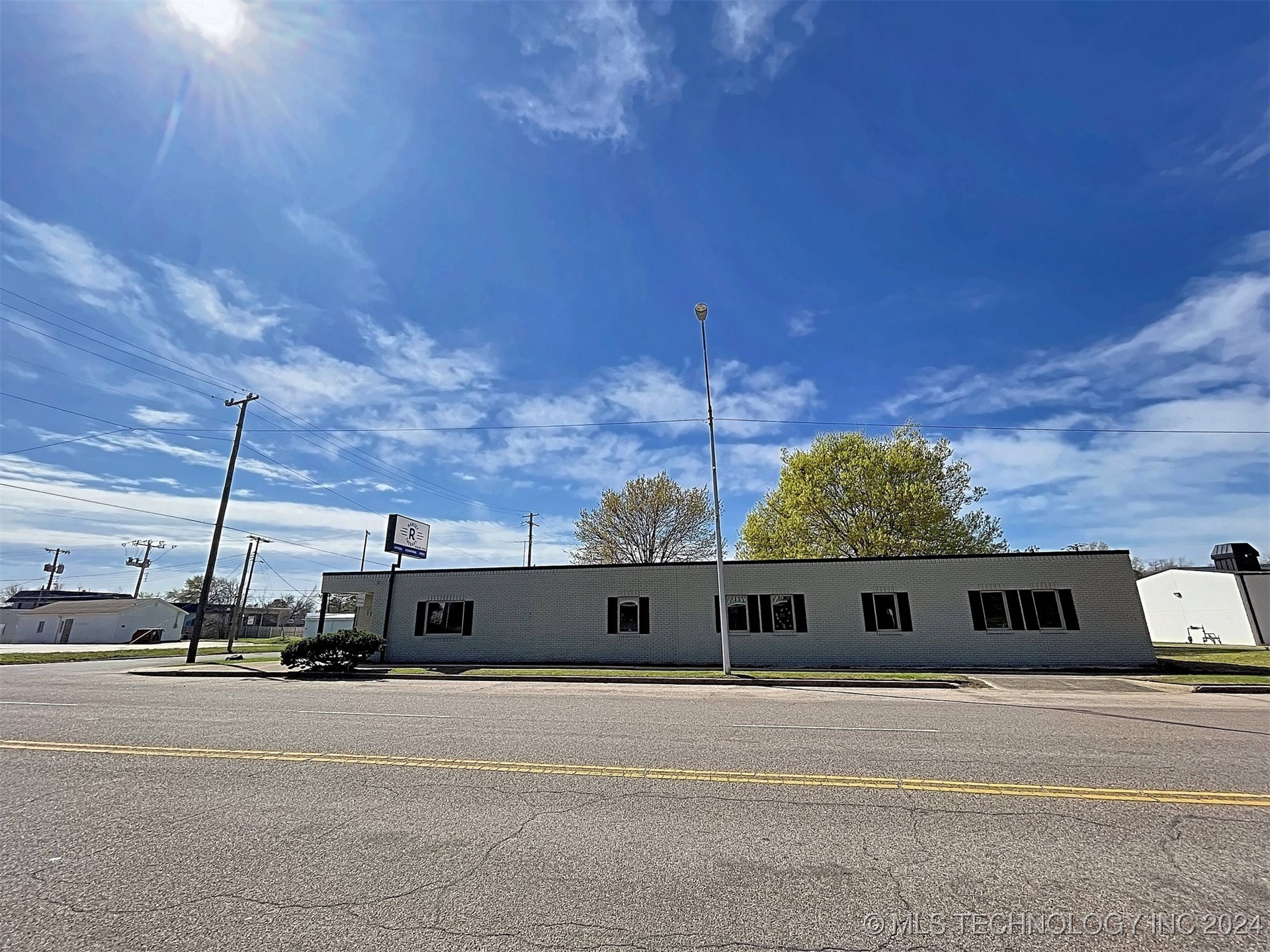 1001 W Broadway Street Property Photo 2