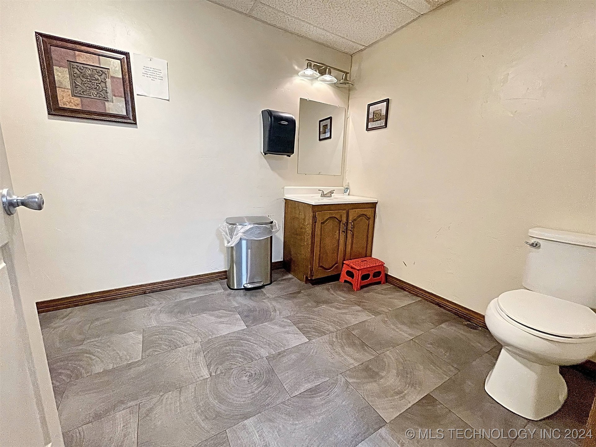 1001 W Broadway Street Property Photo 25